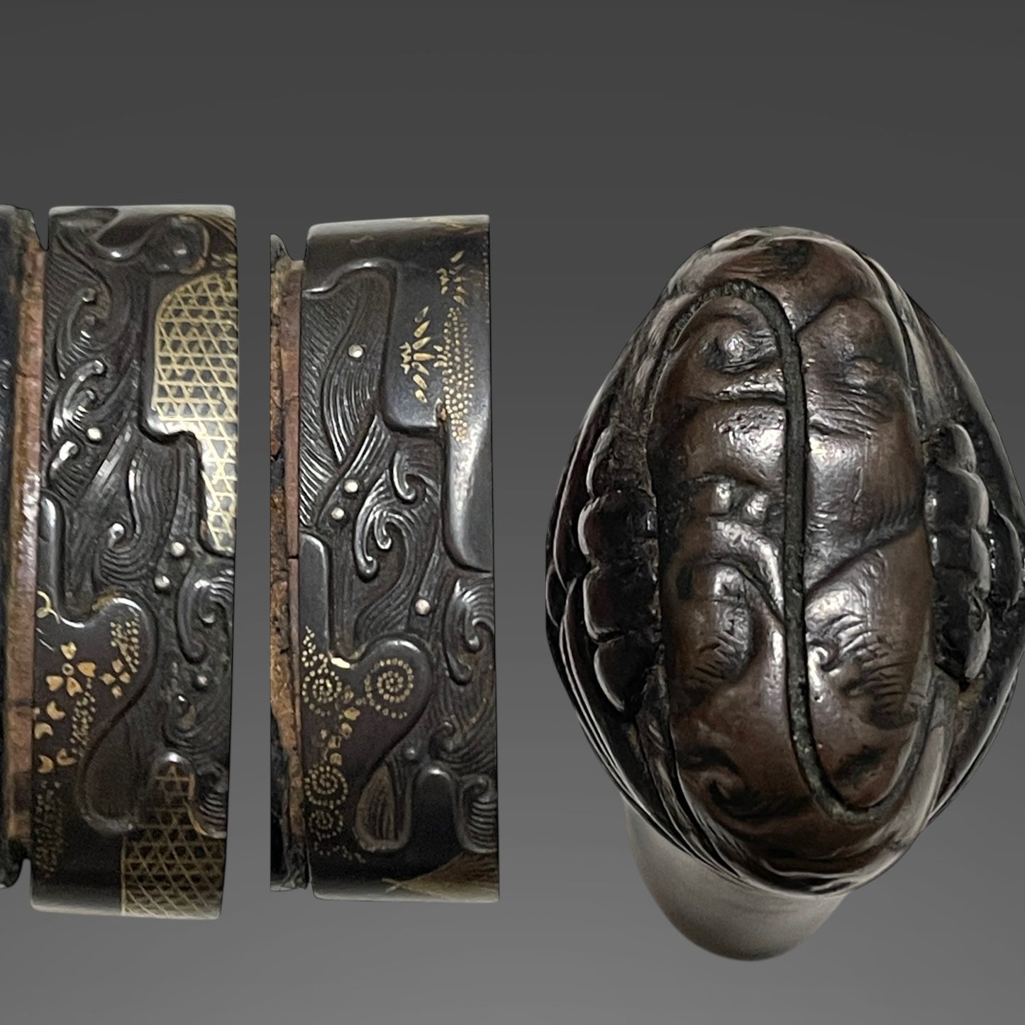 Golden Mt.Fuji Menuki, Black Wakizashi with Kozuka, Edo period mumei