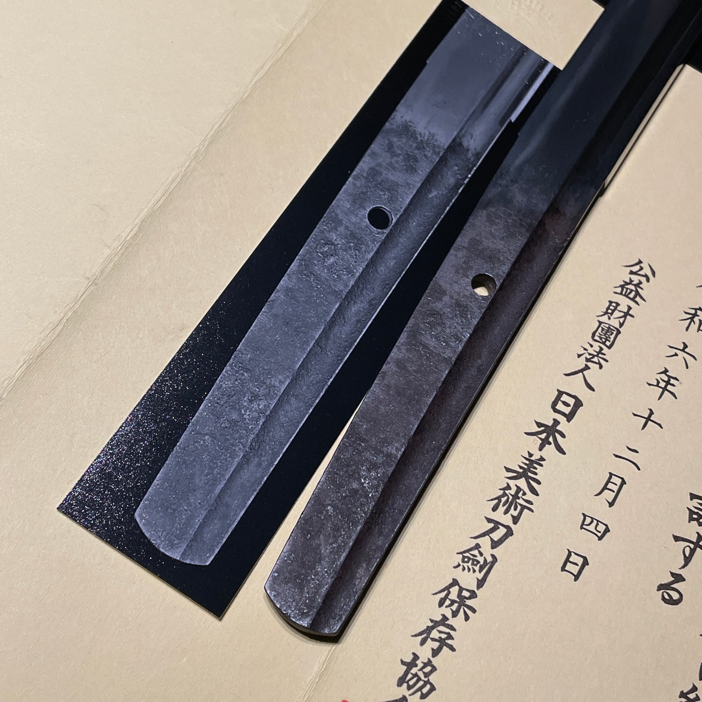 Mihara 三原 Wakizashi, Luxuriously decorated Habaki, Muromachi period