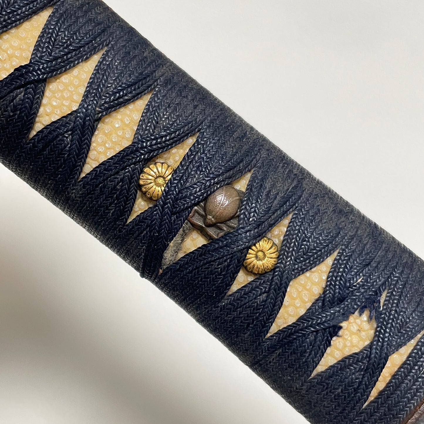 Unokubizukuri 鵜首造 TANTO, Insect menuki, Late Edo period mumei