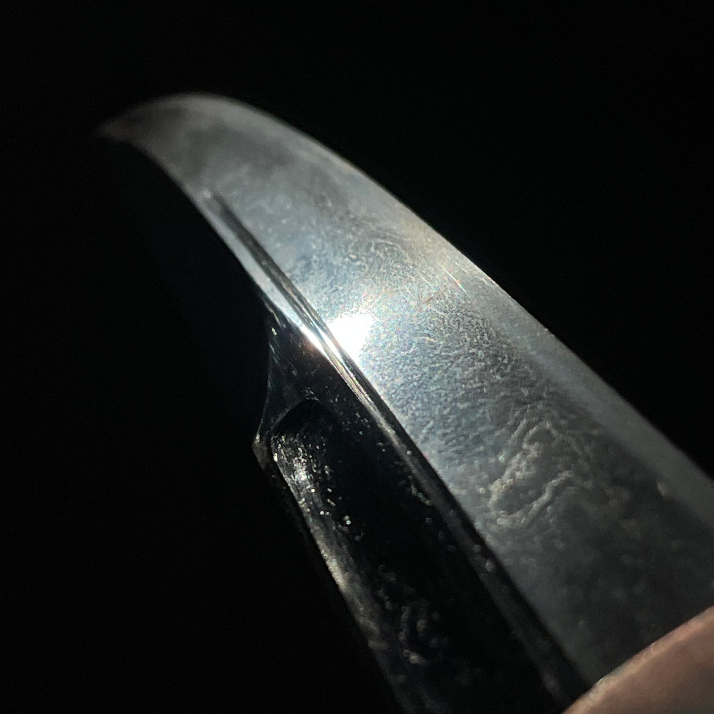 KANMURIOTOSHI-ZUKURI 冠落造 TANTO, Thick Blade, Edo period mumei