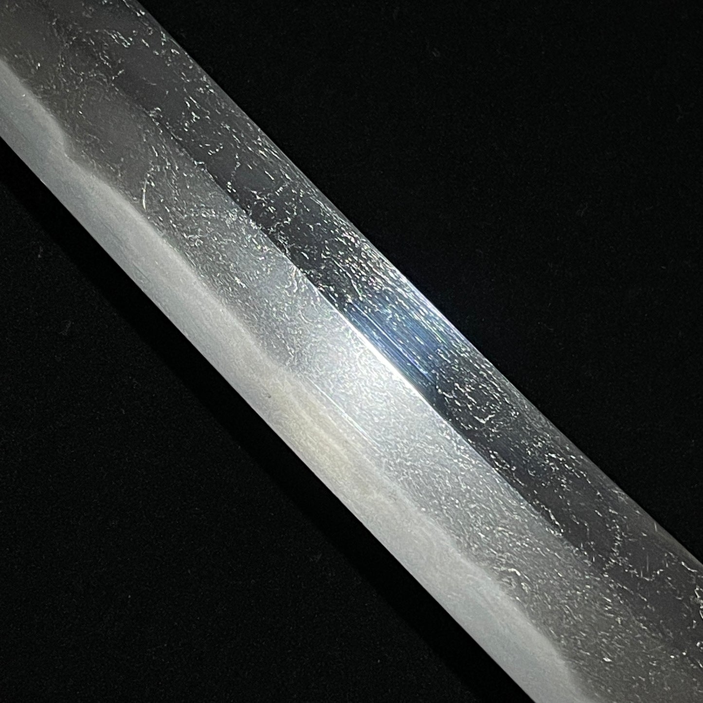 KIKUMON 菊紋 Chrysanthemum crest Long Wakizashi, Wide and Thick blade, Edo period