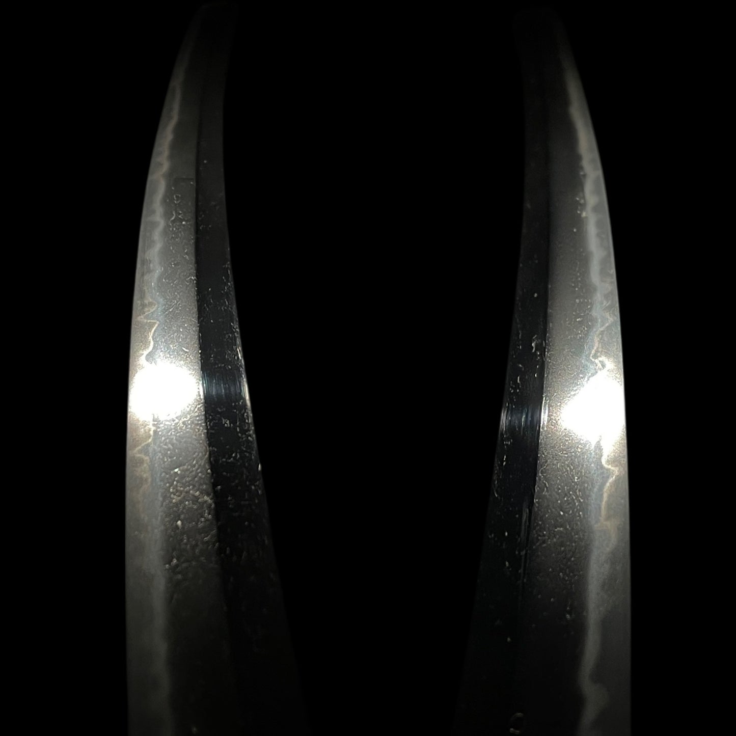 KIKUMON 菊紋 Chrysanthemum crest Long Wakizashi, Wide and Thick blade, Edo period
