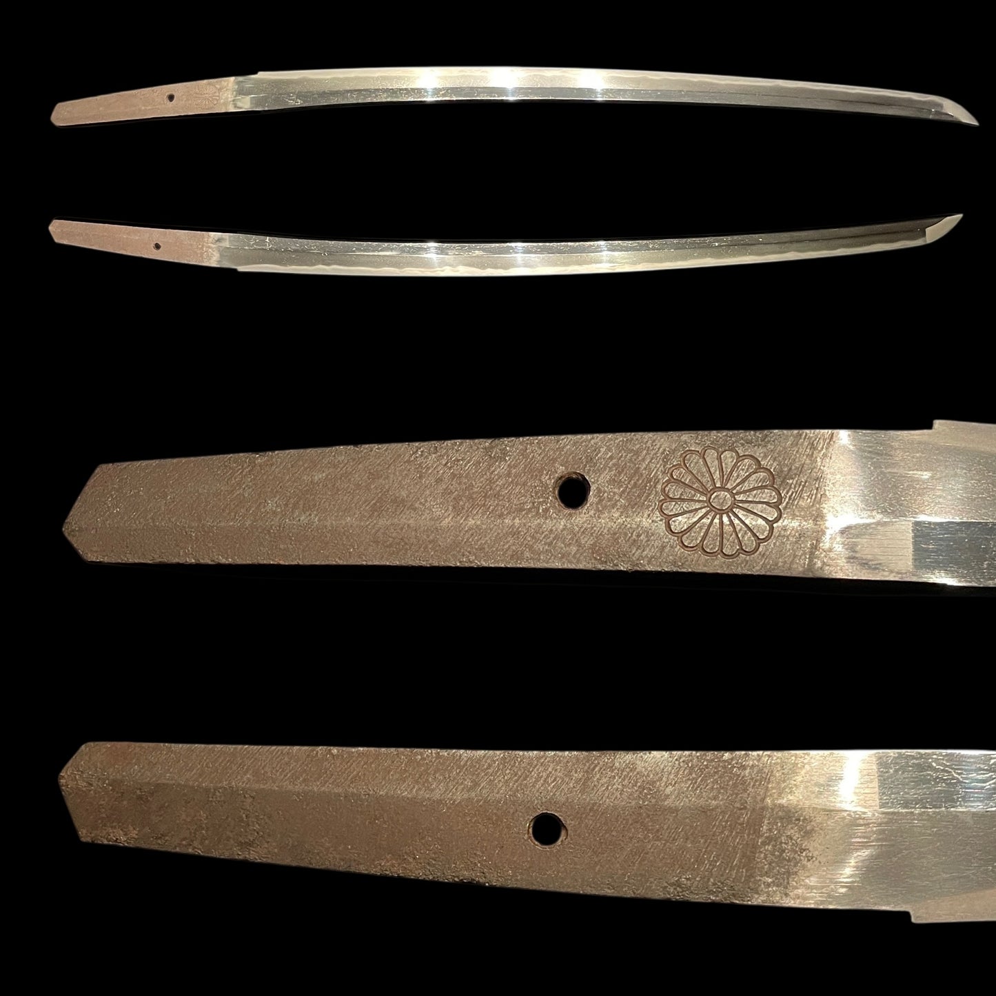 KIKUMON 菊紋 Chrysanthemum crest Long Wakizashi, Wide and Thick blade, Edo period