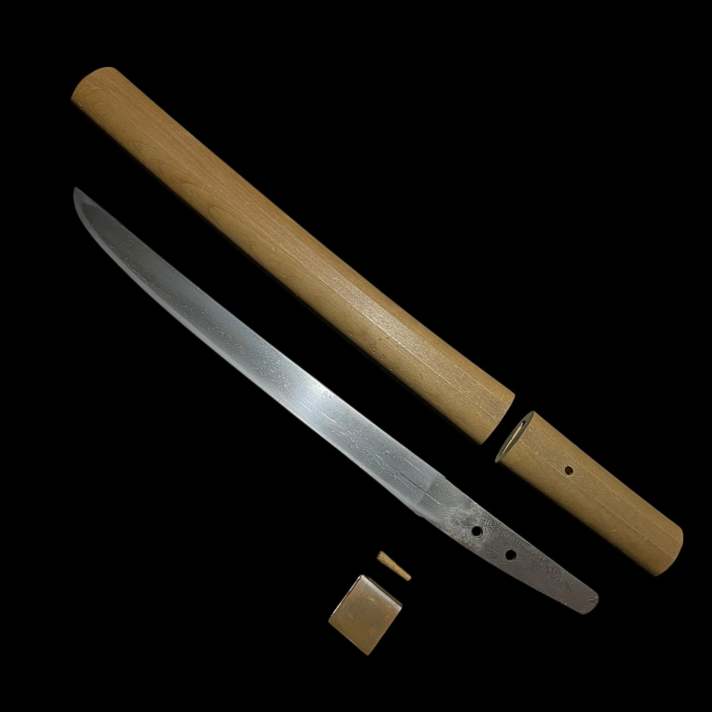 Noshusekiju Kanehisa 濃州関住兼久 signed TANTO, Muromachi period, NBTHK Certificate