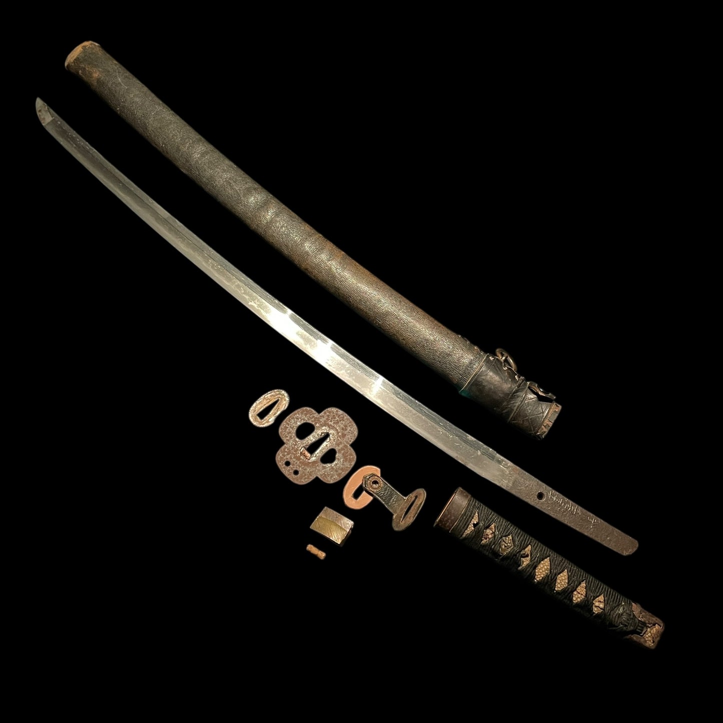 Short GUNTO for Crew 搭乗員用短寸軍刀,  Takadaju Yukinaga 高田住行長 signed