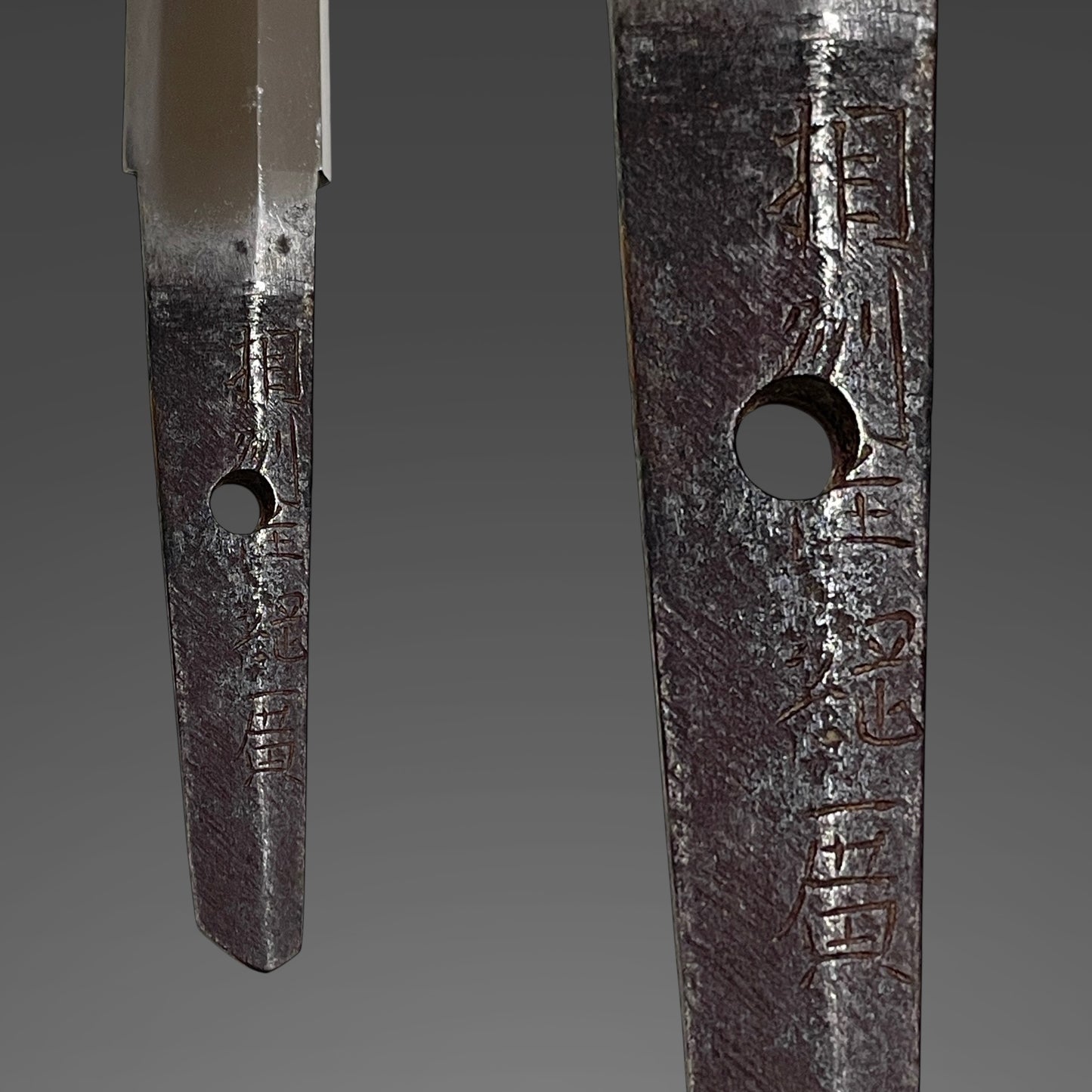 Unokubi-Zukuri Red TANTO, 相州住綱廣 Soshuju Tsunahiro signed, Thick blade, with Kozuka