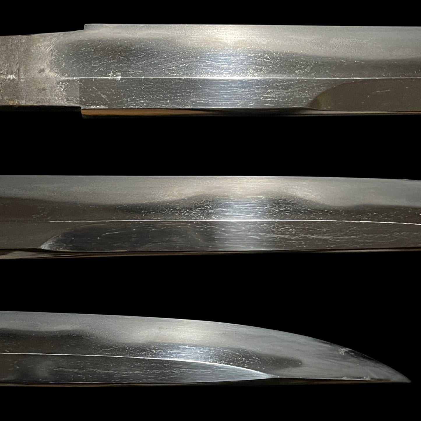 Unokubi-Zukuri Red TANTO, 相州住綱廣 Soshuju Tsunahiro signed, Thick blade, with Kozuka
