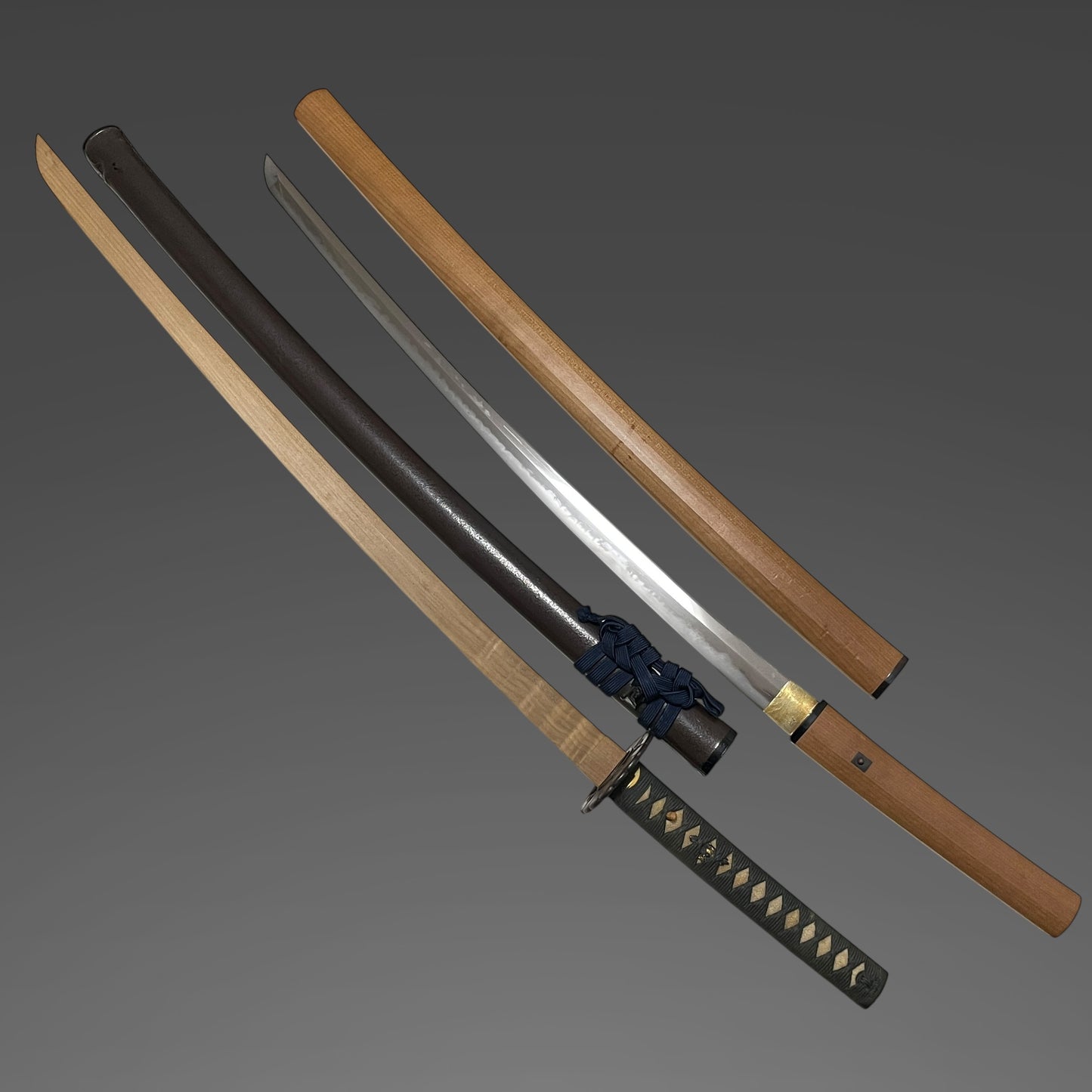 Akama Tsunanobu 赤間綱信 signed KATANA, Moon pine and eagle Fuchikashira, NBTHK Certificate