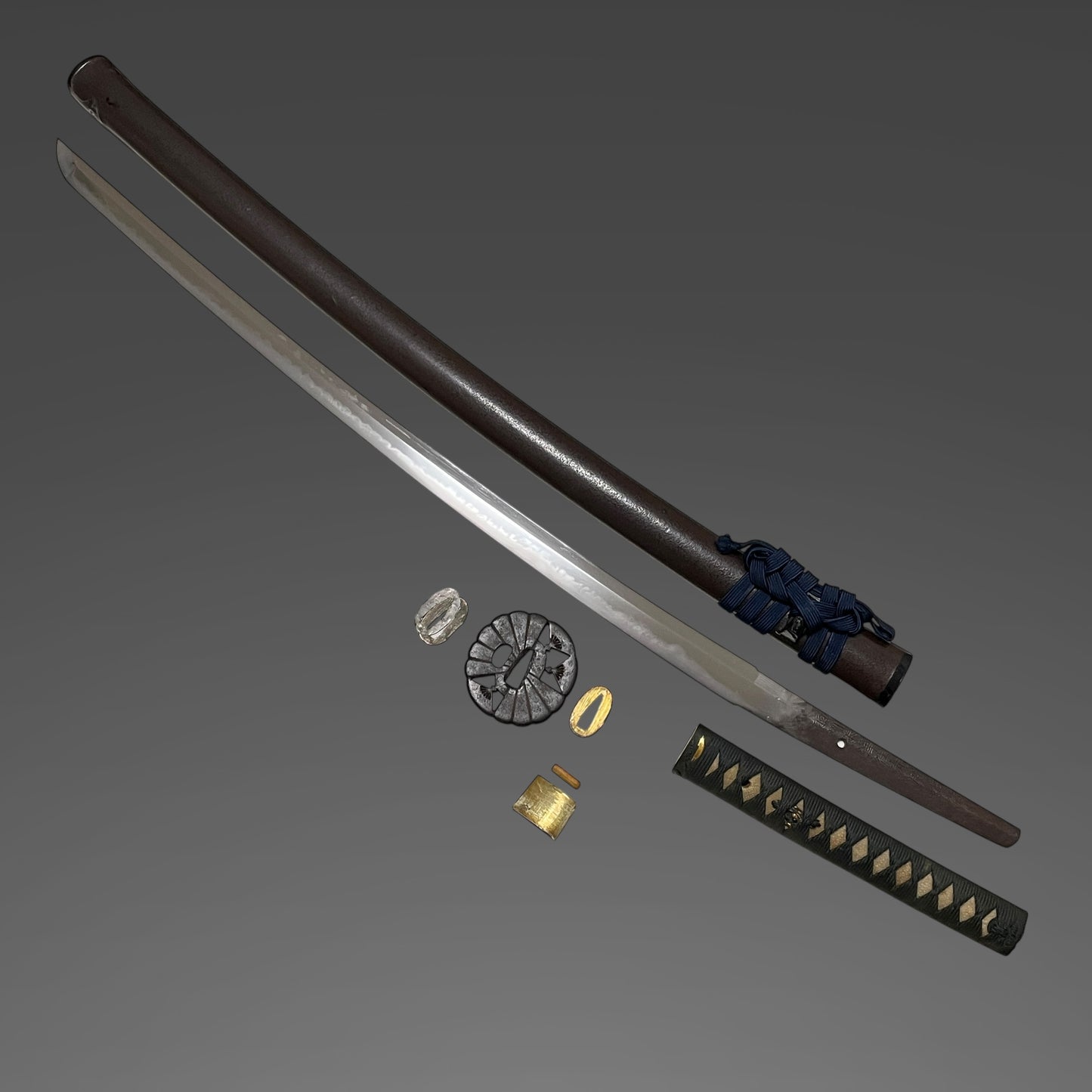 Akama Tsunanobu 赤間綱信 signed KATANA, Moon pine and eagle Fuchikashira, NBTHK Certificate