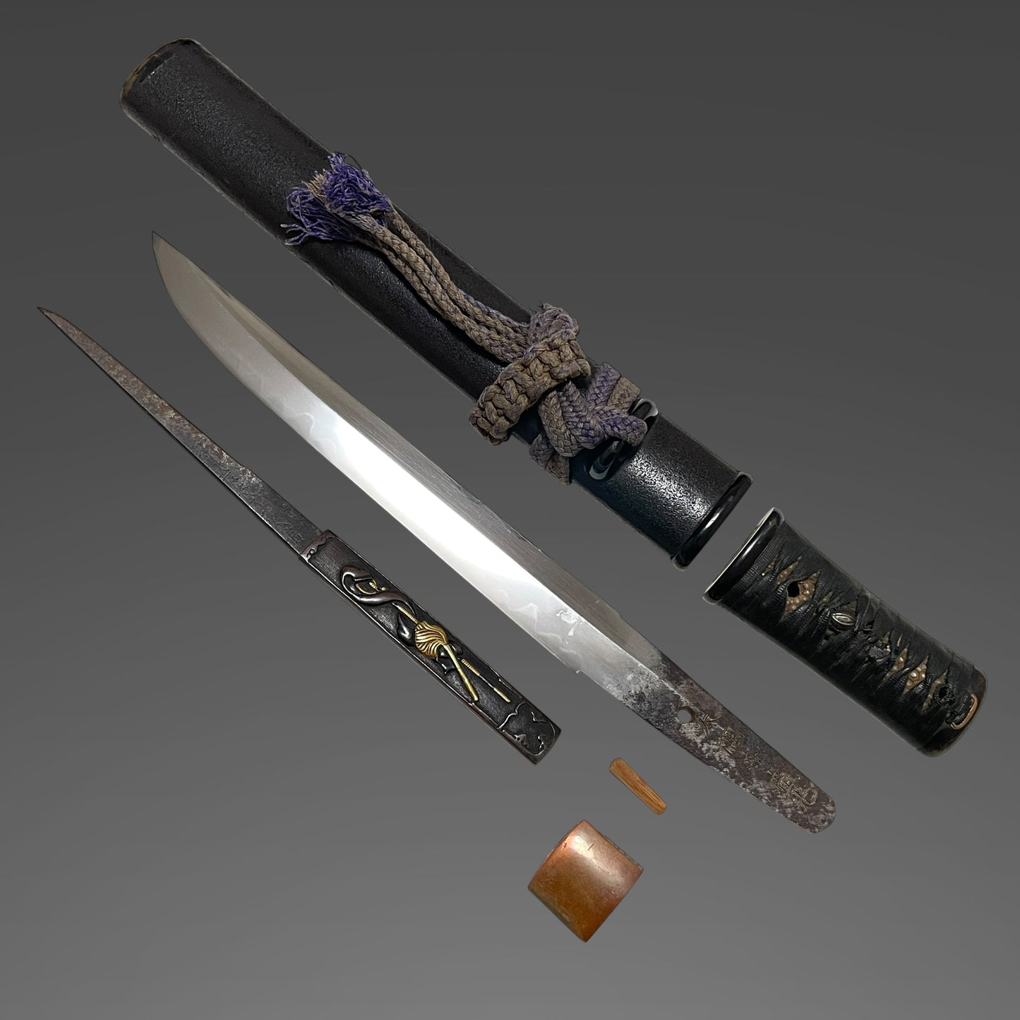 Oosuminokami Hiromitsu 大隅守廣光 signed Aikuchi TANTO, with Kozuka and Shirasaya