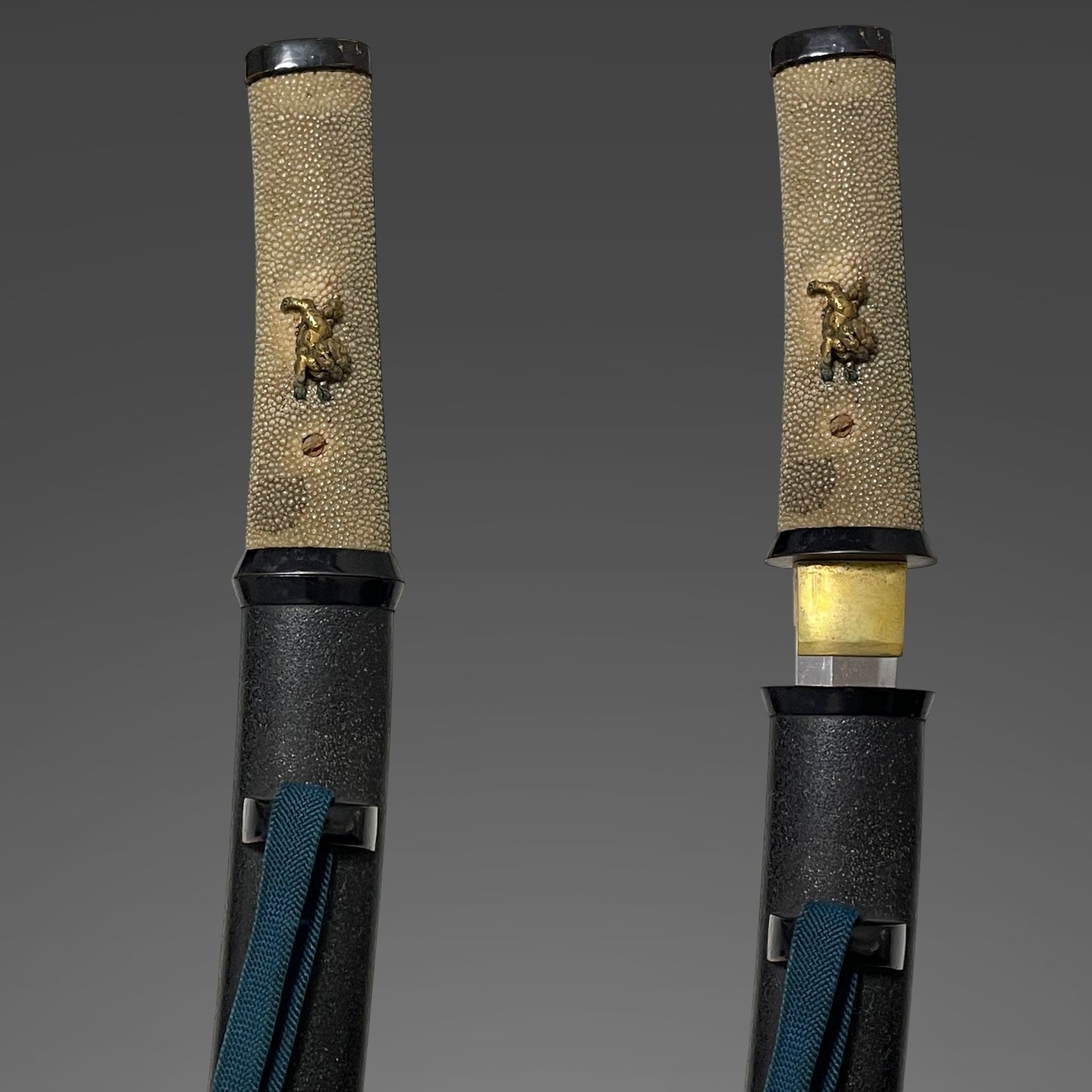 Shobuzukuri Aikuchi Wakizashi 菖蒲造合口脇差, Golden Shishi Menuki, Edo period mumei