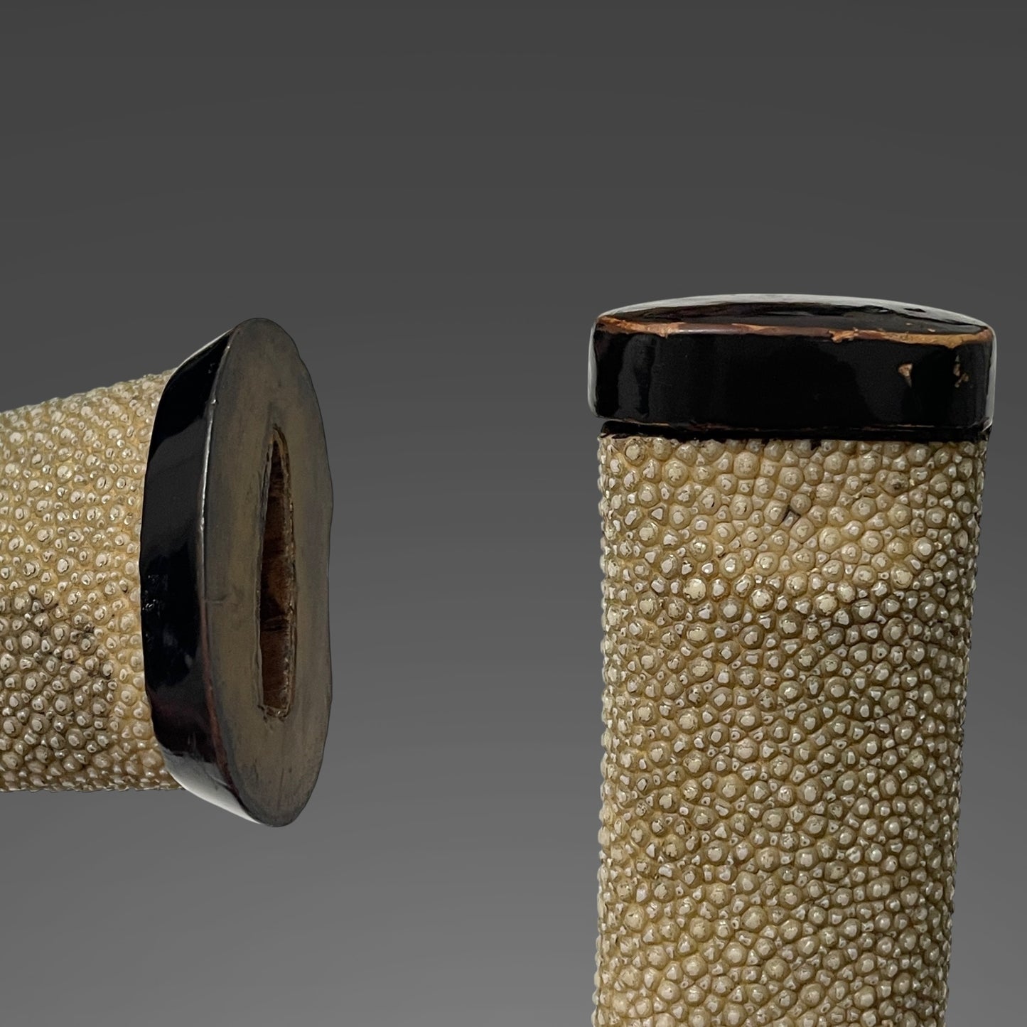 Shobuzukuri Aikuchi Wakizashi 菖蒲造合口脇差, Golden Shishi Menuki, Edo period mumei