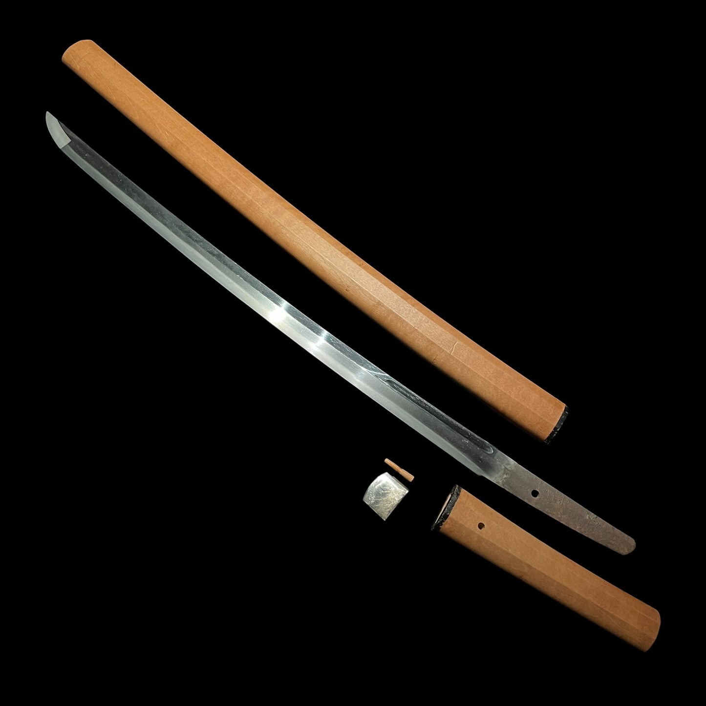 Nagamaki Naoshi Style Long Wakizashi, Kanemitsu 兼光 signed, Muromachi period