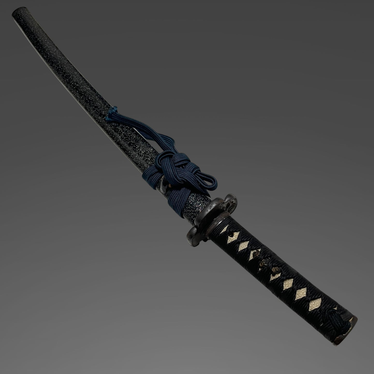 Aogaimijin-Saya 青貝微塵鞘 Wakizashi, Thick Tsuba, Edo period mumei