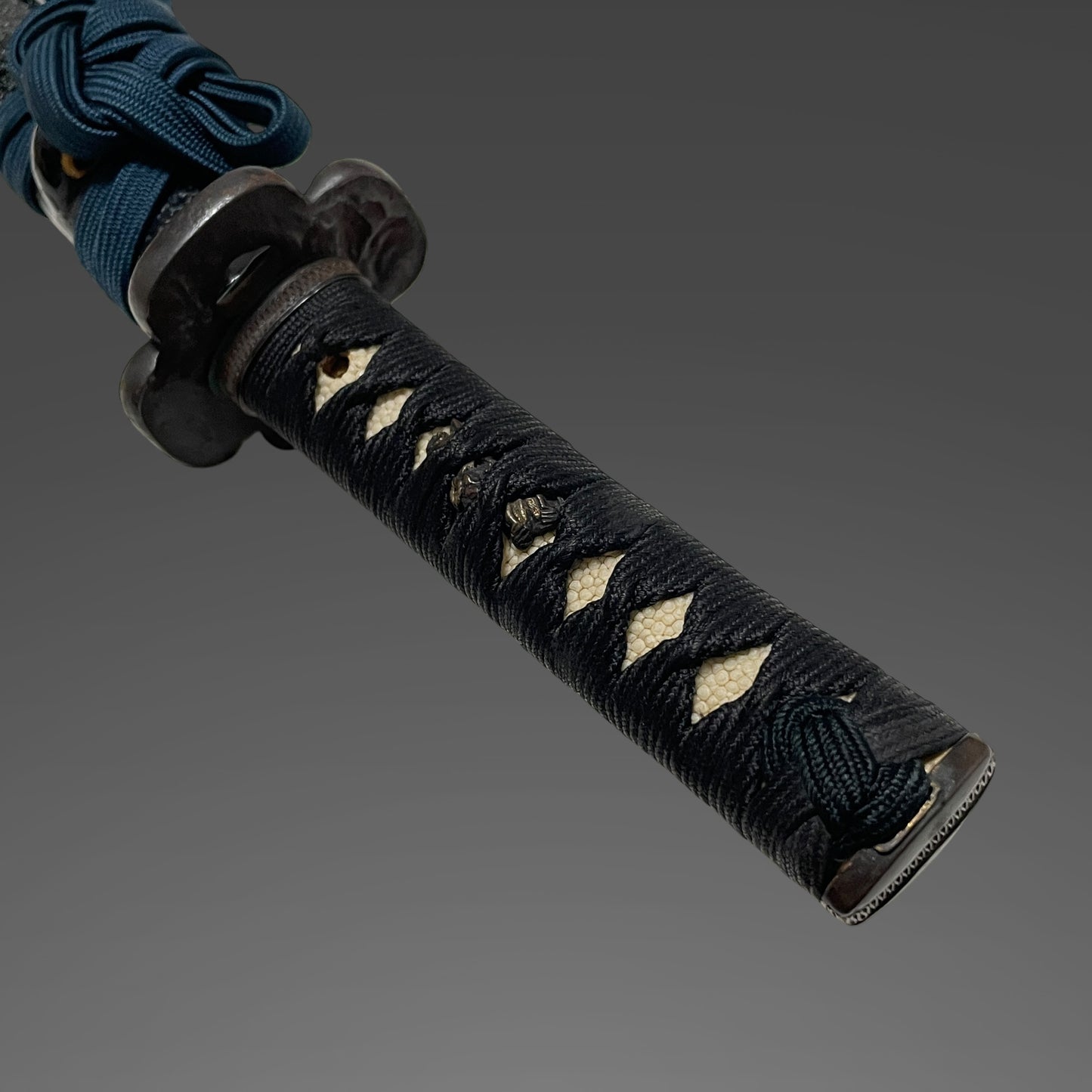 Aogaimijin-Saya 青貝微塵鞘 Wakizashi, Thick Tsuba, Edo period mumei