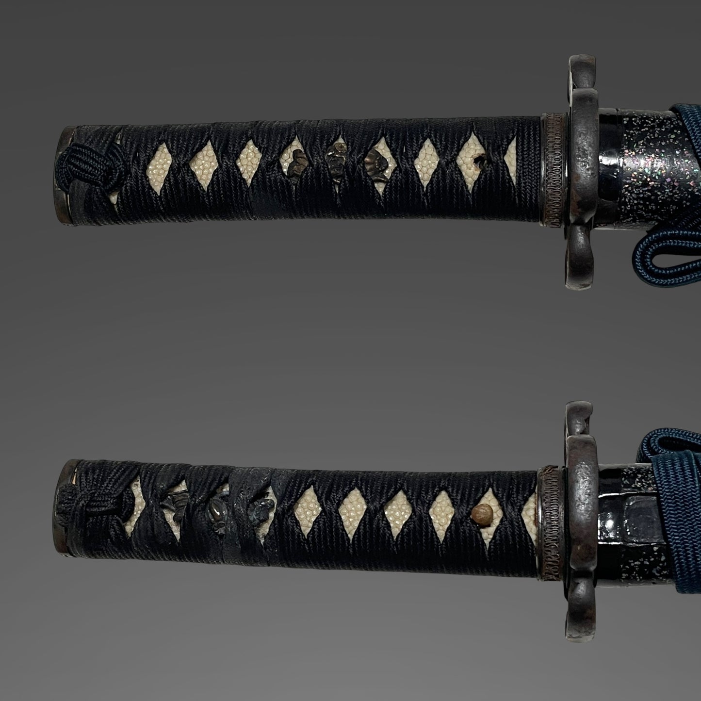 Aogaimijin-Saya 青貝微塵鞘 Wakizashi, Thick Tsuba, Edo period mumei