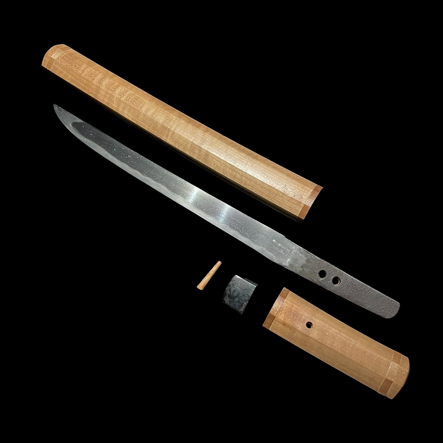 Yoroidoshi 鎧通 Thick TANTO, Iehisa 家久 signed, Mino School, Muromachi period