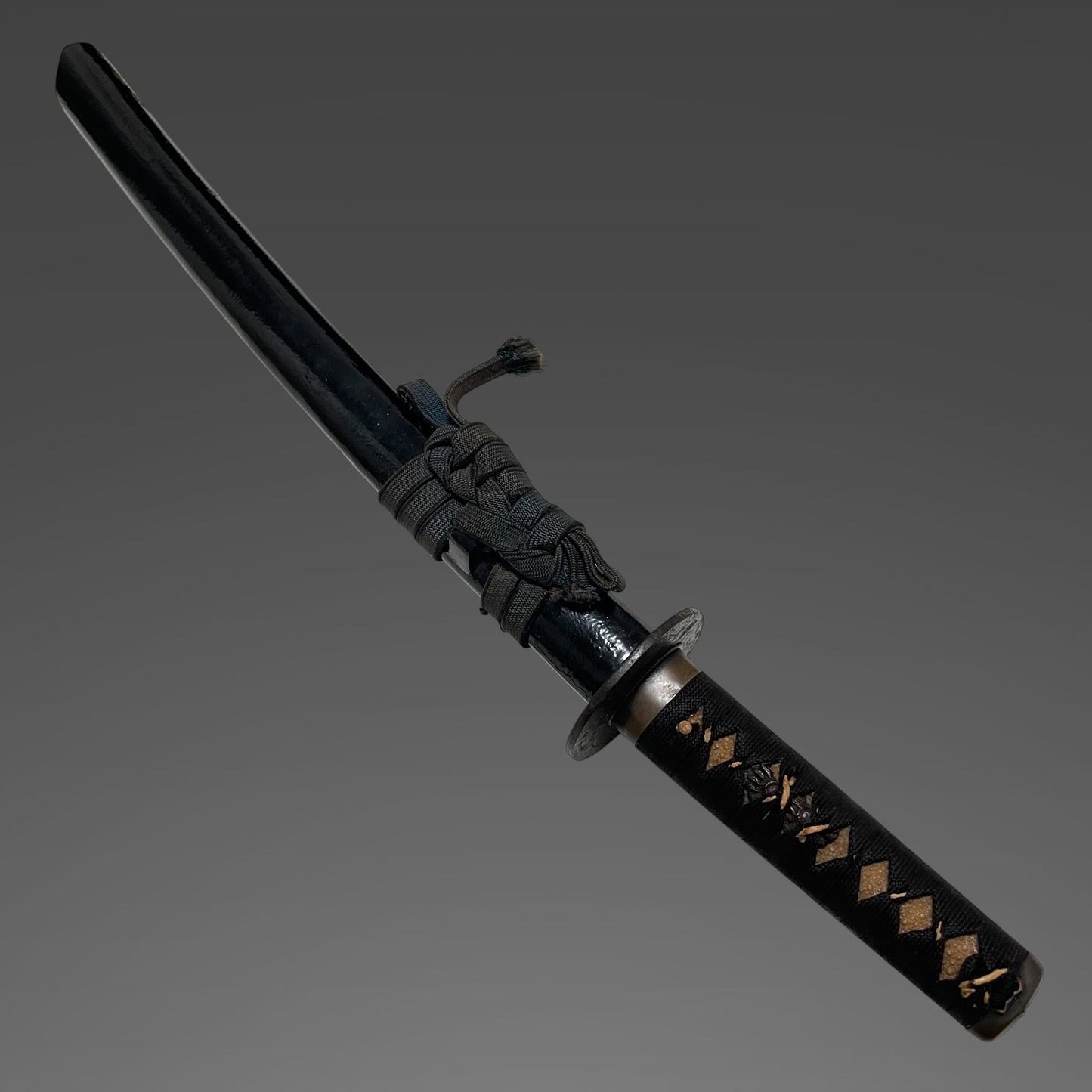 Kanemitsu 兼光 signed Short Wakizashi, Crab Menuki, Edo period