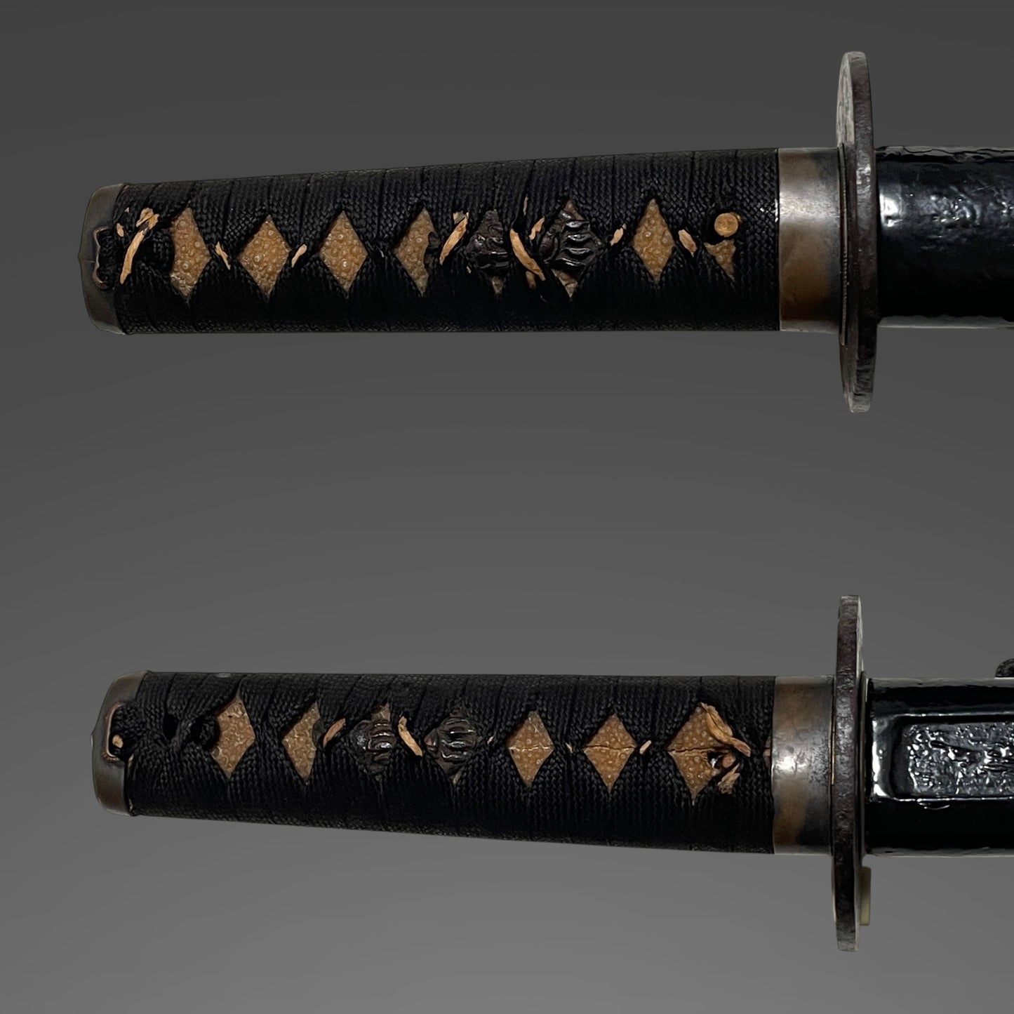 Kanemitsu 兼光 signed Short Wakizashi, Crab Menuki, Edo period