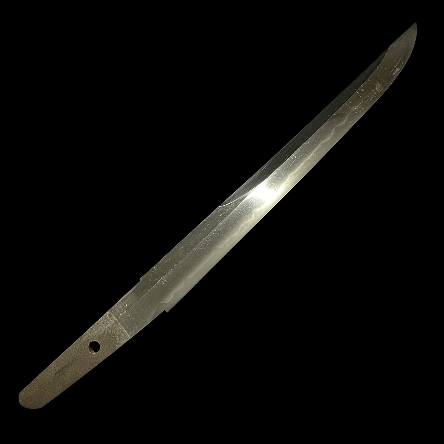 Unokubi-Zukuri 鵜首造 Red TANTO, Mitsudomoe 三つ巴 Family crest Fuchikashira, Late Edo