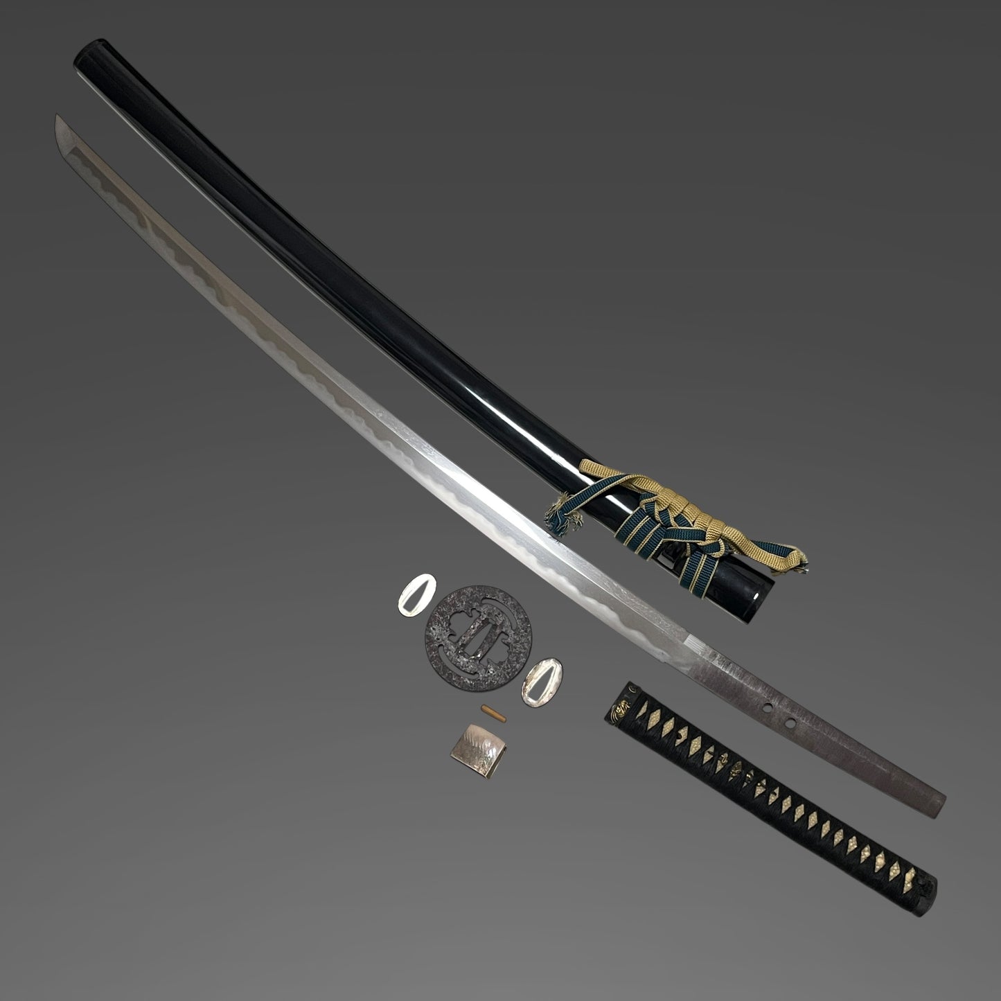 Bishu Nobutaka 尾州信高 Heavy KATANA, 正阿弥兼祐 Shoami Kanesuke signed Fuchi, Edo period