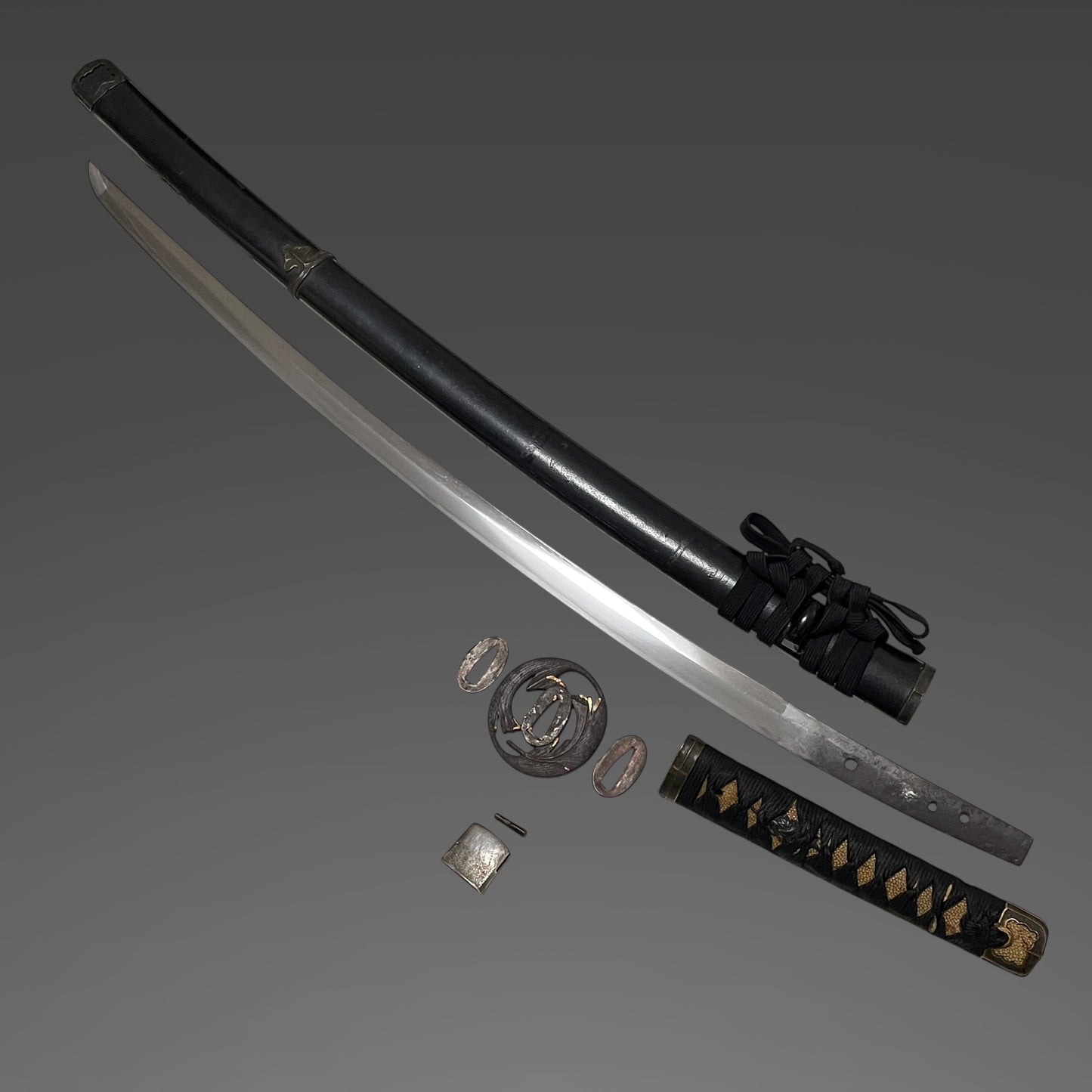 KAMAKURA period Tegai 手掻 Wakizashi, Handachi Koshirae, NBTHK Certificate, with Shirasaya