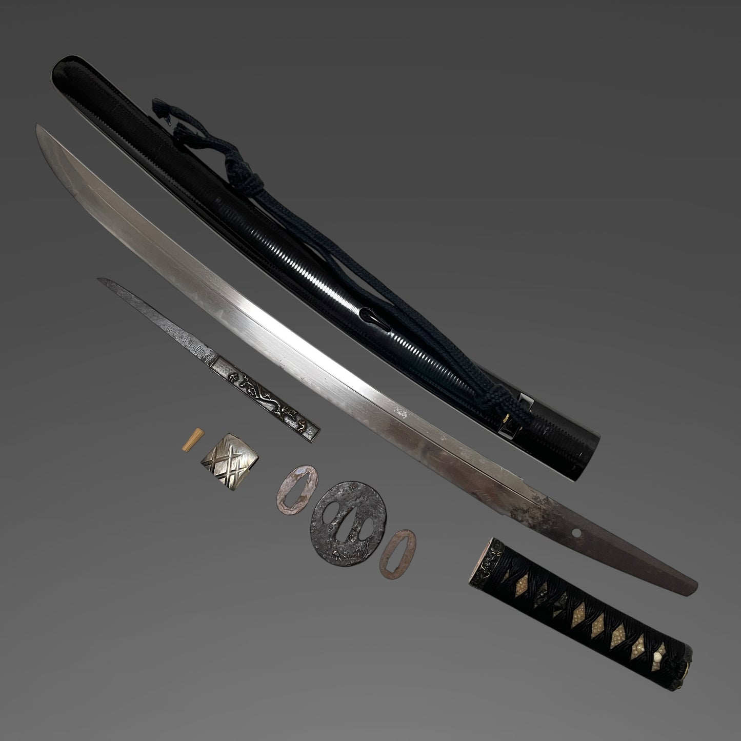 Ookissaki 大切先 Wakizashi, Dragon Fuchikashira, 因州住壽正 signed Kozuka, Edo period mumei