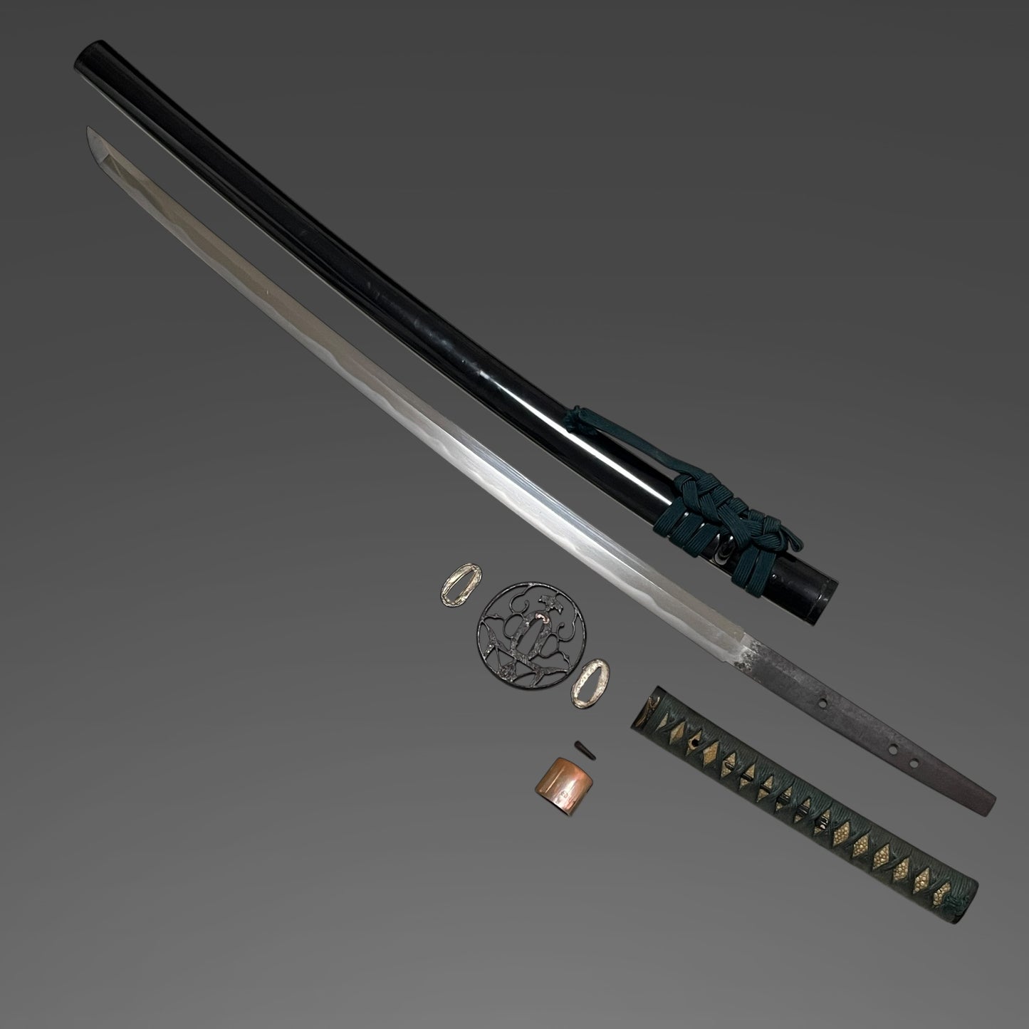Masamehada 柾目肌 KATANA, Flowers and Vase Fuchikashira, Edo period mumei