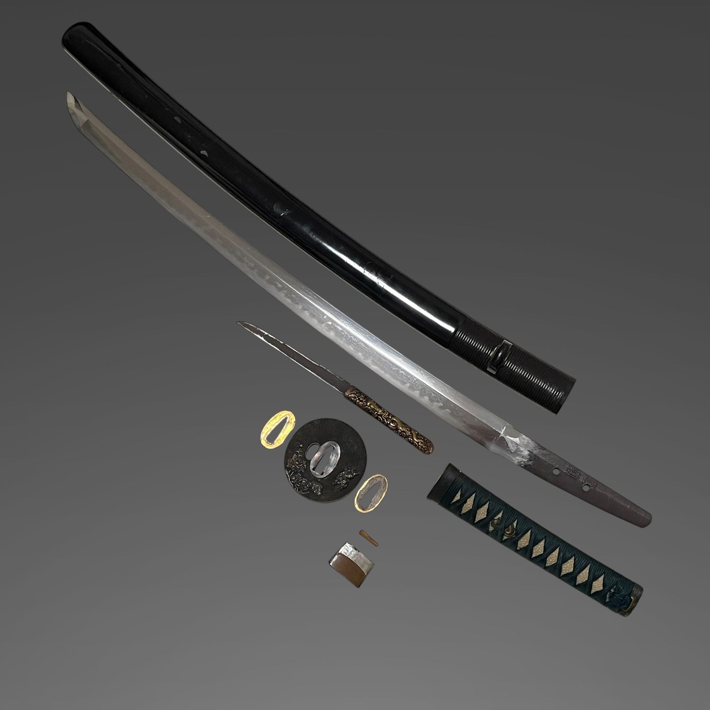 Katsushige 勝重 signed Long Wakizashi, Botanjishi Tsuba, Dragon Kozuka, Edo period