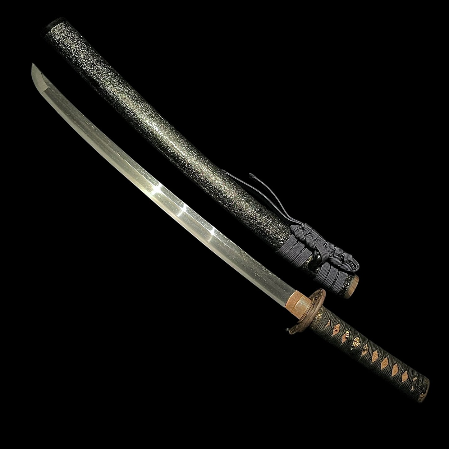 Black Suguha Wakizashi, Jinbutsu-Tsuba 人物図鍔, Edo period mumei