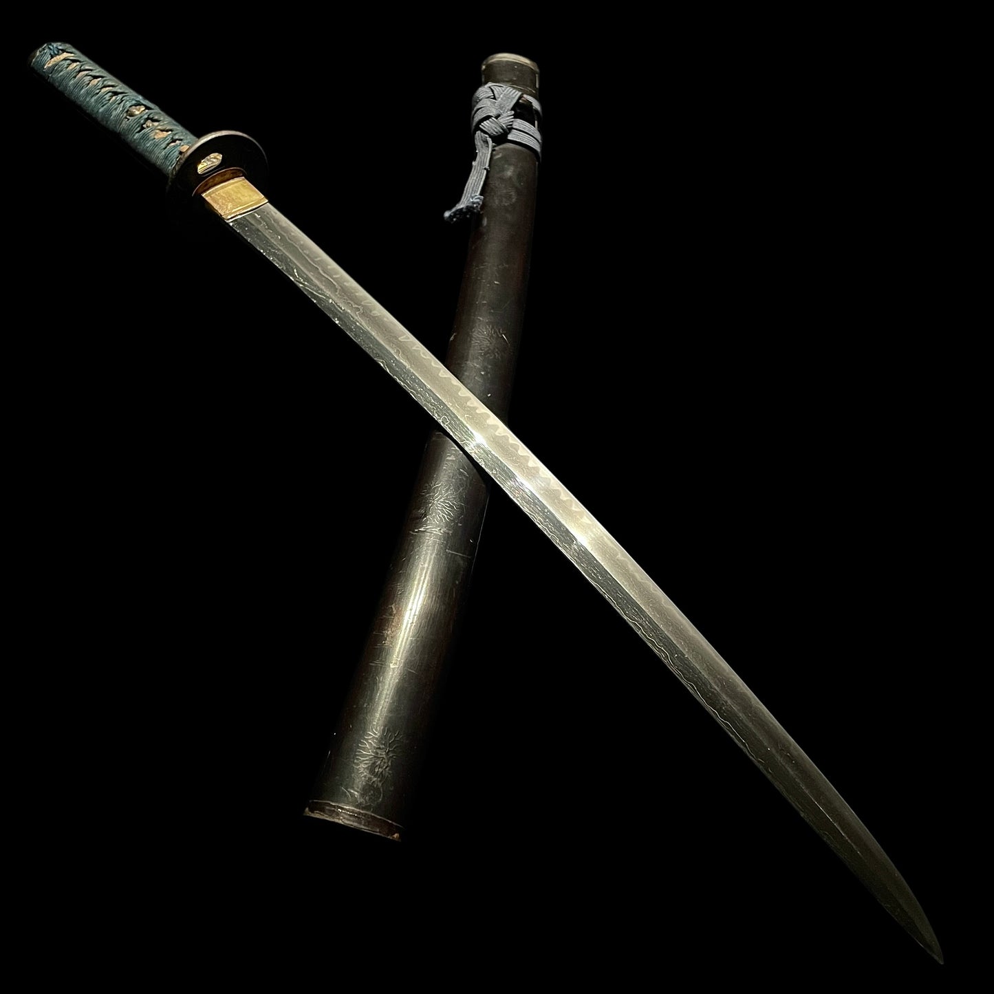 KOGARASUMARU-ZUKURI 小烏丸造 Long Wakizashi, Kanemoto 兼元 signed, Muromachi period