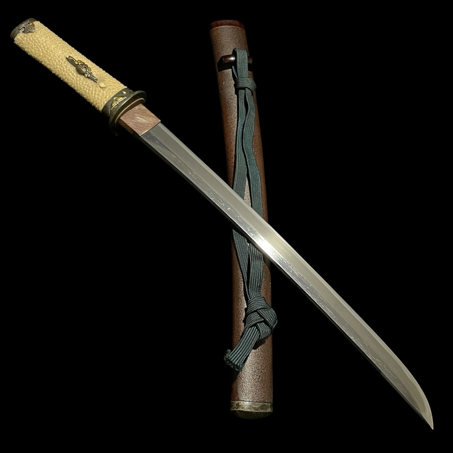 Shobuzukuri Aikuchi Wakizashi, Takarazukushi Fuchikashira, Muromachi period mumei