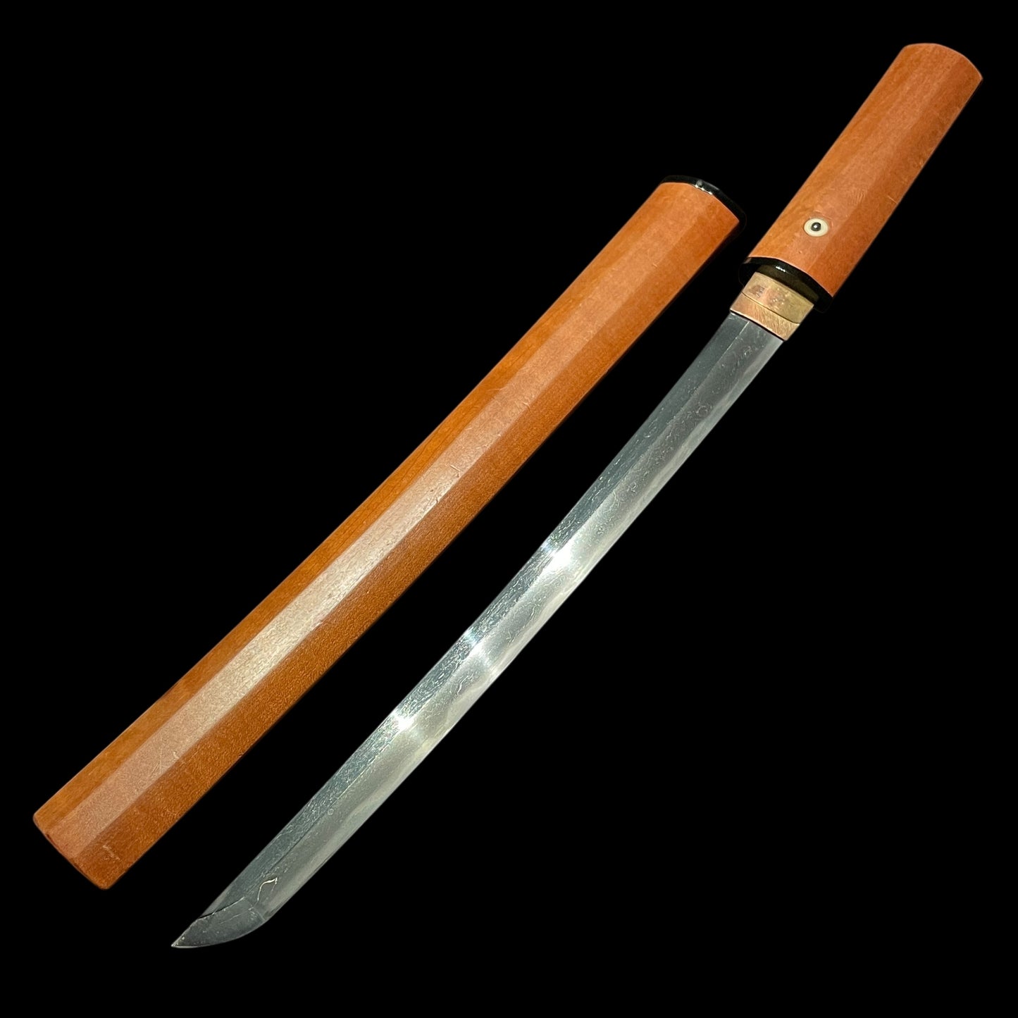 KIKUMON 菊紋, Iganokami Kinmichi 伊賀守金道 signed Wakizashi, Early Edo period