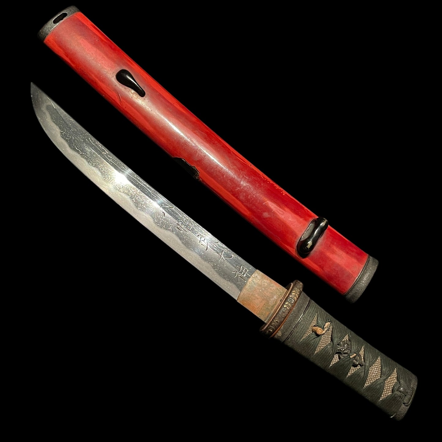 HORIMONO Red Tanto, 八幡武大神 梵字, Shakudo Dragon Menuki, Edo period mumei
