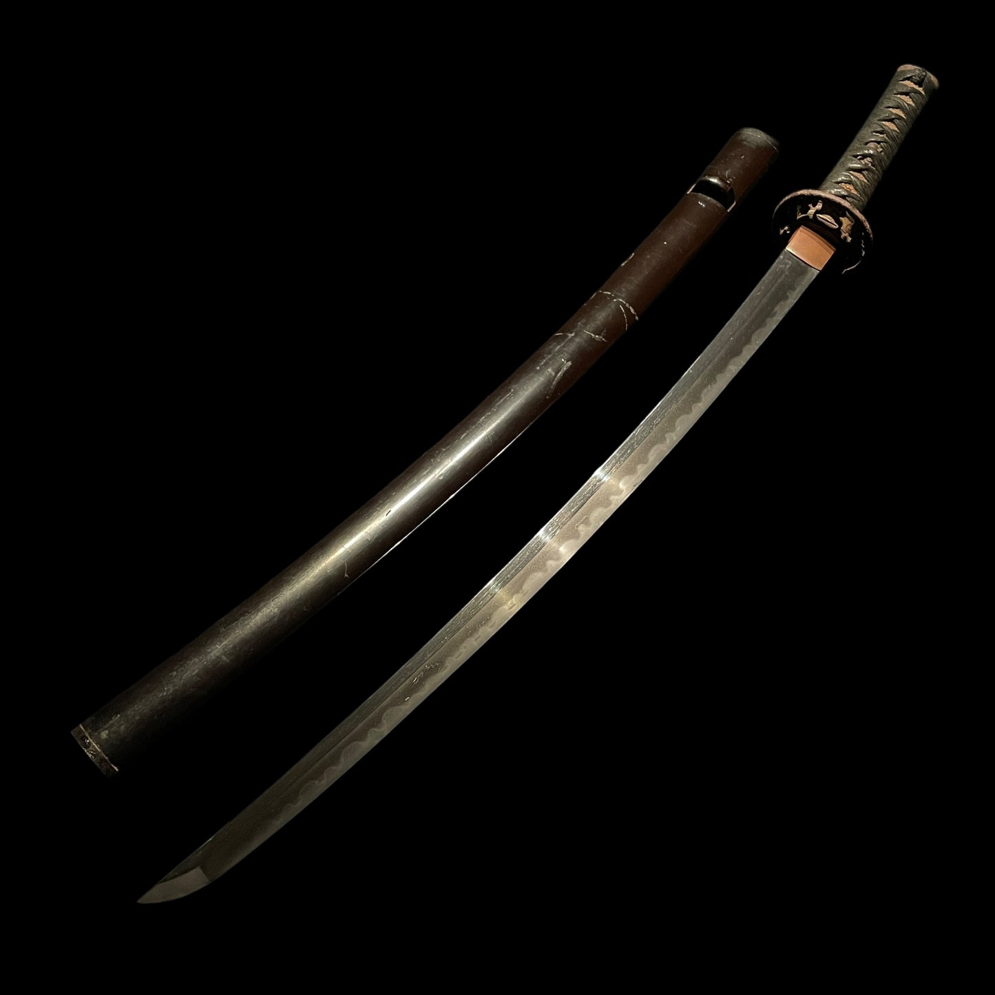 Long Wakizashi Oogunome 大互目 Hamon, Edo period mumei, 564mm (22.20 in.)