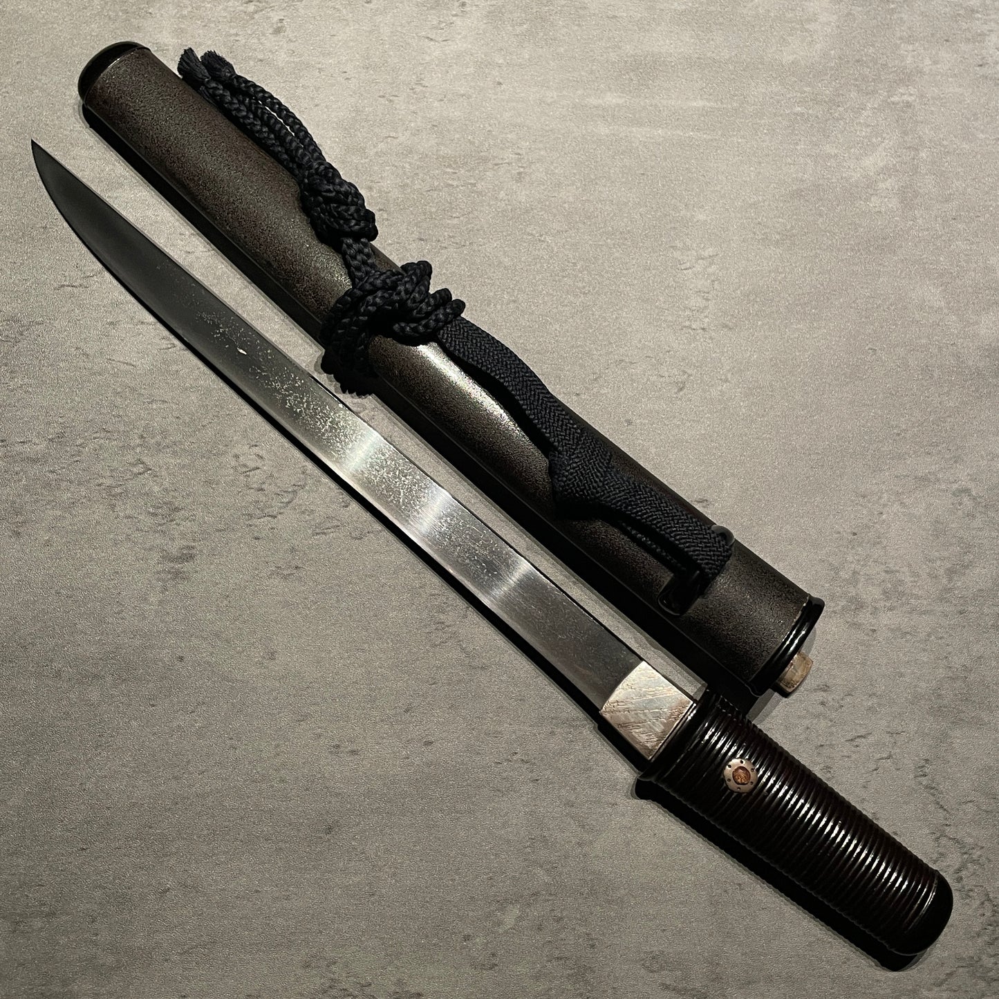 Aikuchi Style TANTO, Bishuosafune Yasumitsu 備州長船康光 signed, Early Muromachi period