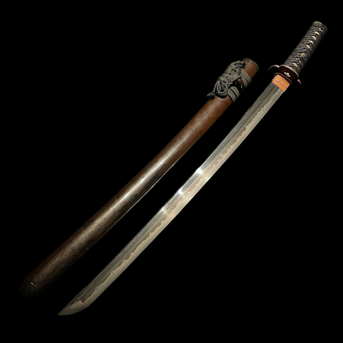 Midareba 乱刃 Long Wakizashi, Heavy blade, Horse Menuki, Edo period mumei