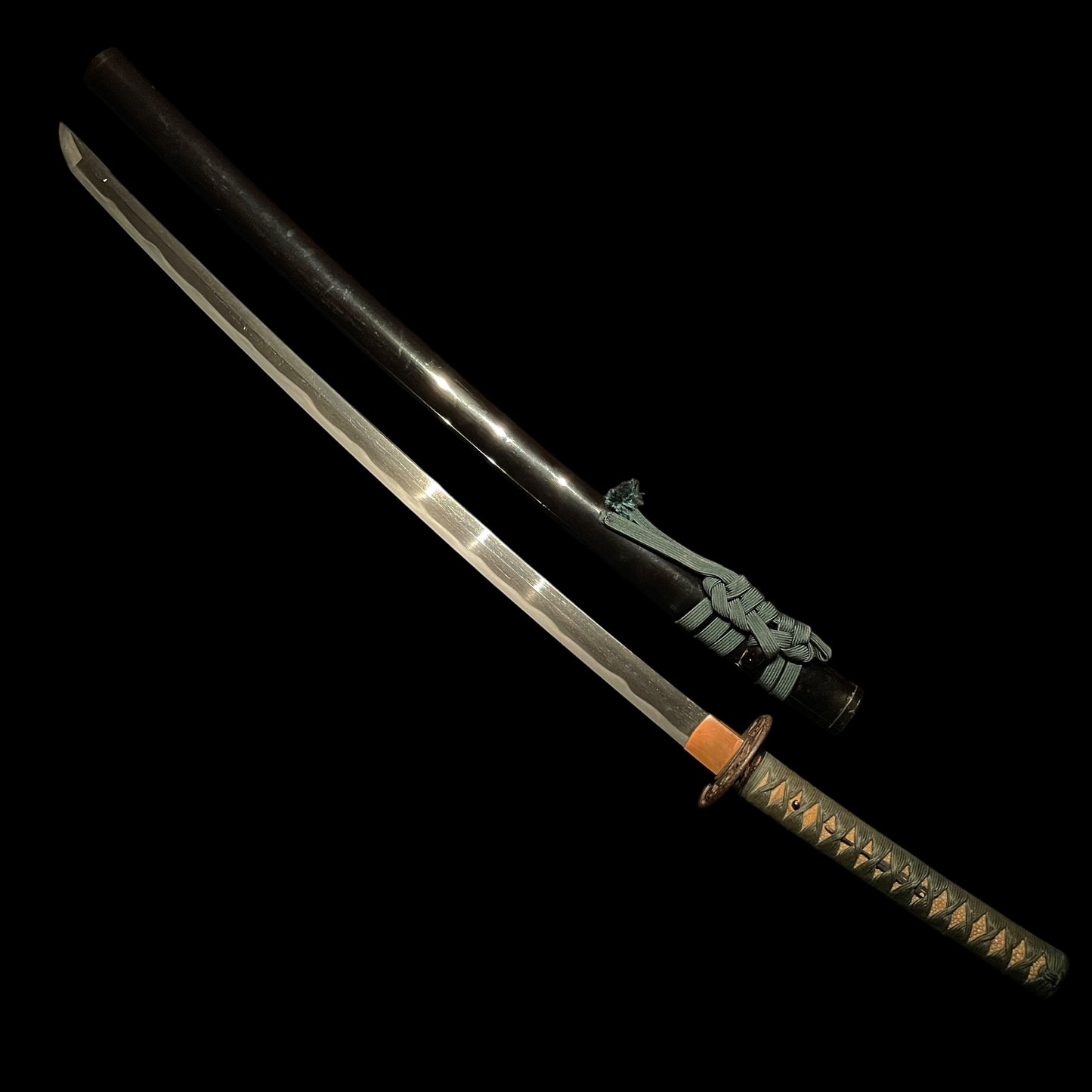 Masamehada 柾目肌 KATANA, Flowers and Vase Fuchikashira, Edo period mumei