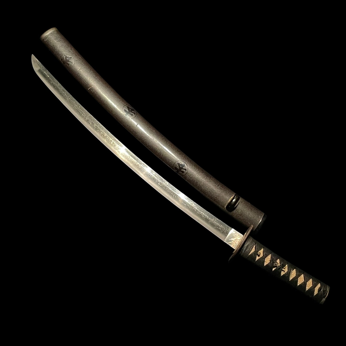 Katsumitsu 勝光 signed Wakizashi, Shibuichi Fuchikashira, Muromachi period, with Shirasaya