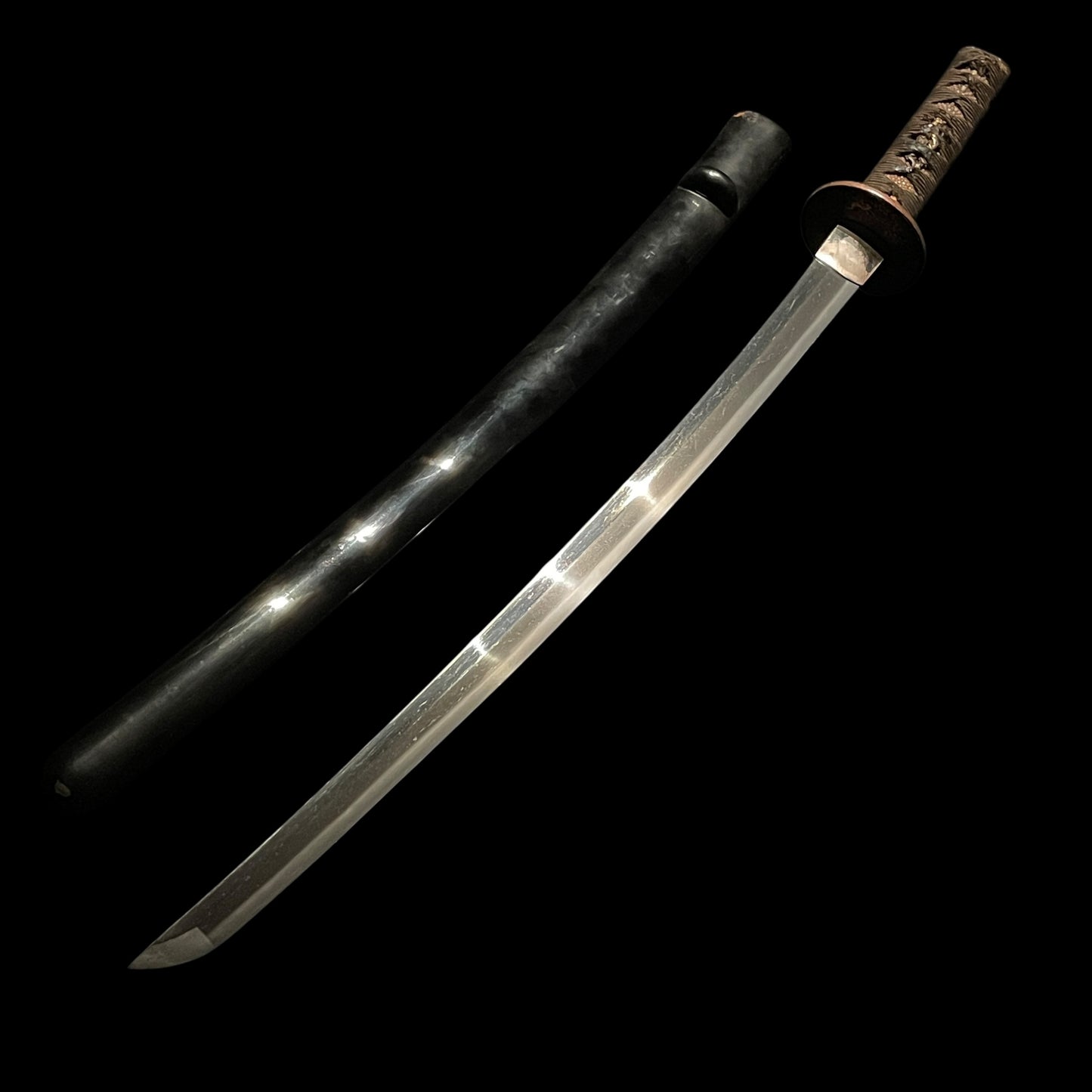 Long Suguha Wakizashi,Tojinbutsu 唐人物 Fuchikashira, Edo period mumei