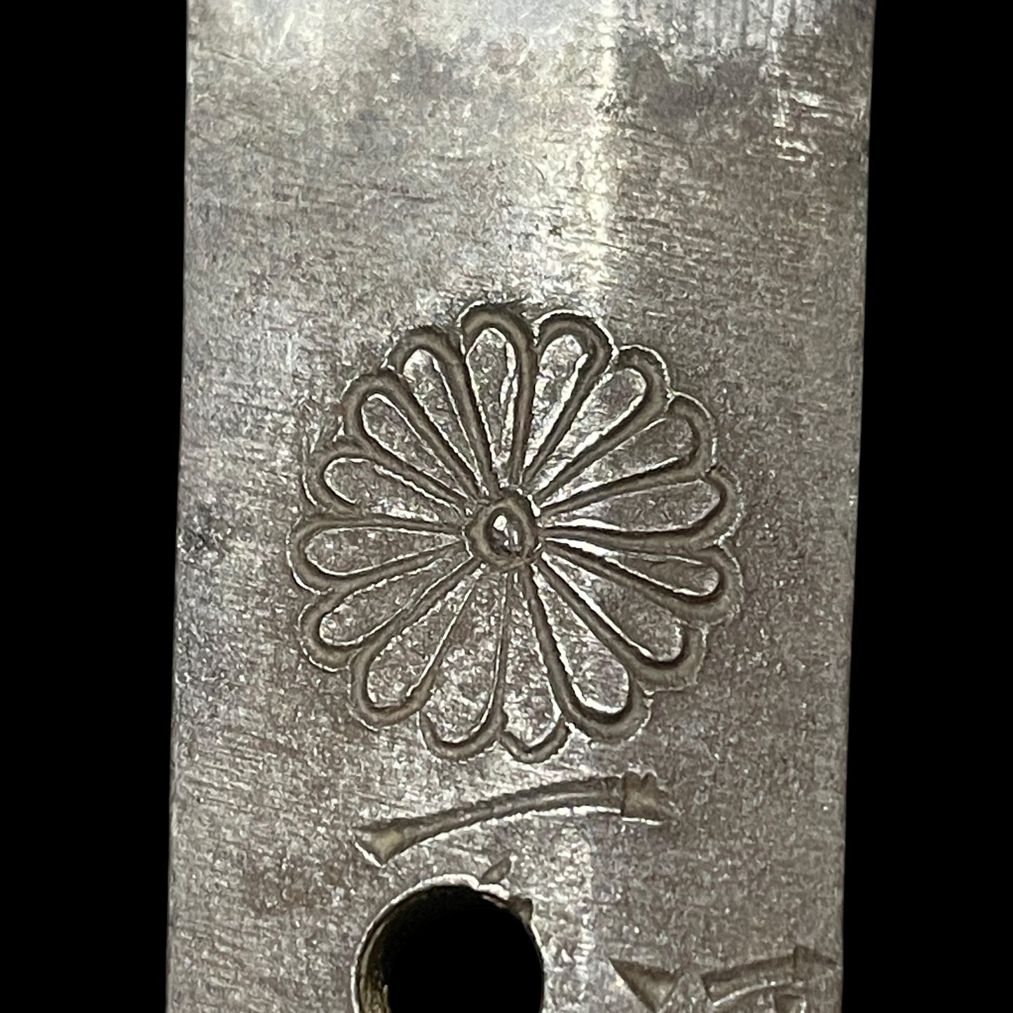 KIKUMON 菊紋 Long Wakizashi, Kawachinokami Sukesada 河内守祐定 signed, Edo period