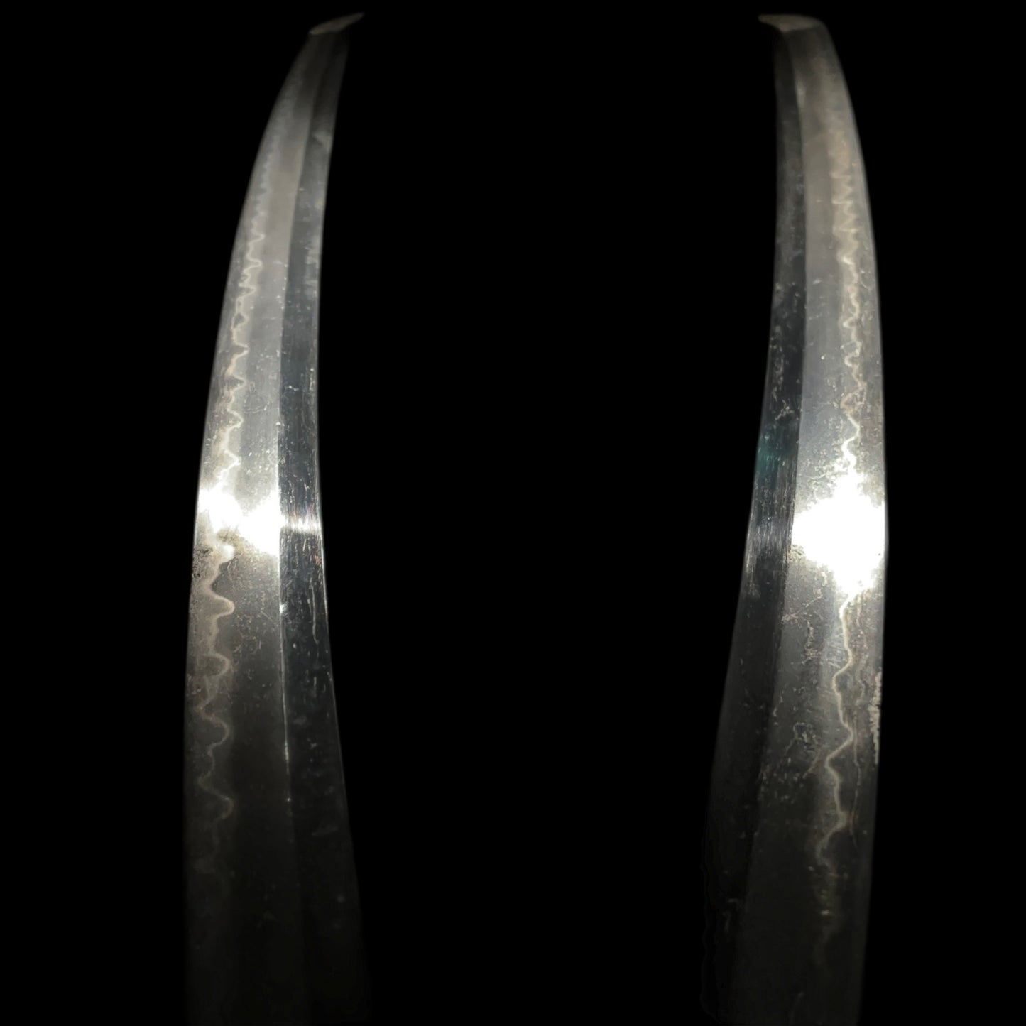Yoshimichi 吉道 signed Long WAKIZASHI, Gunome-Hamon 互目刃文, Edo period