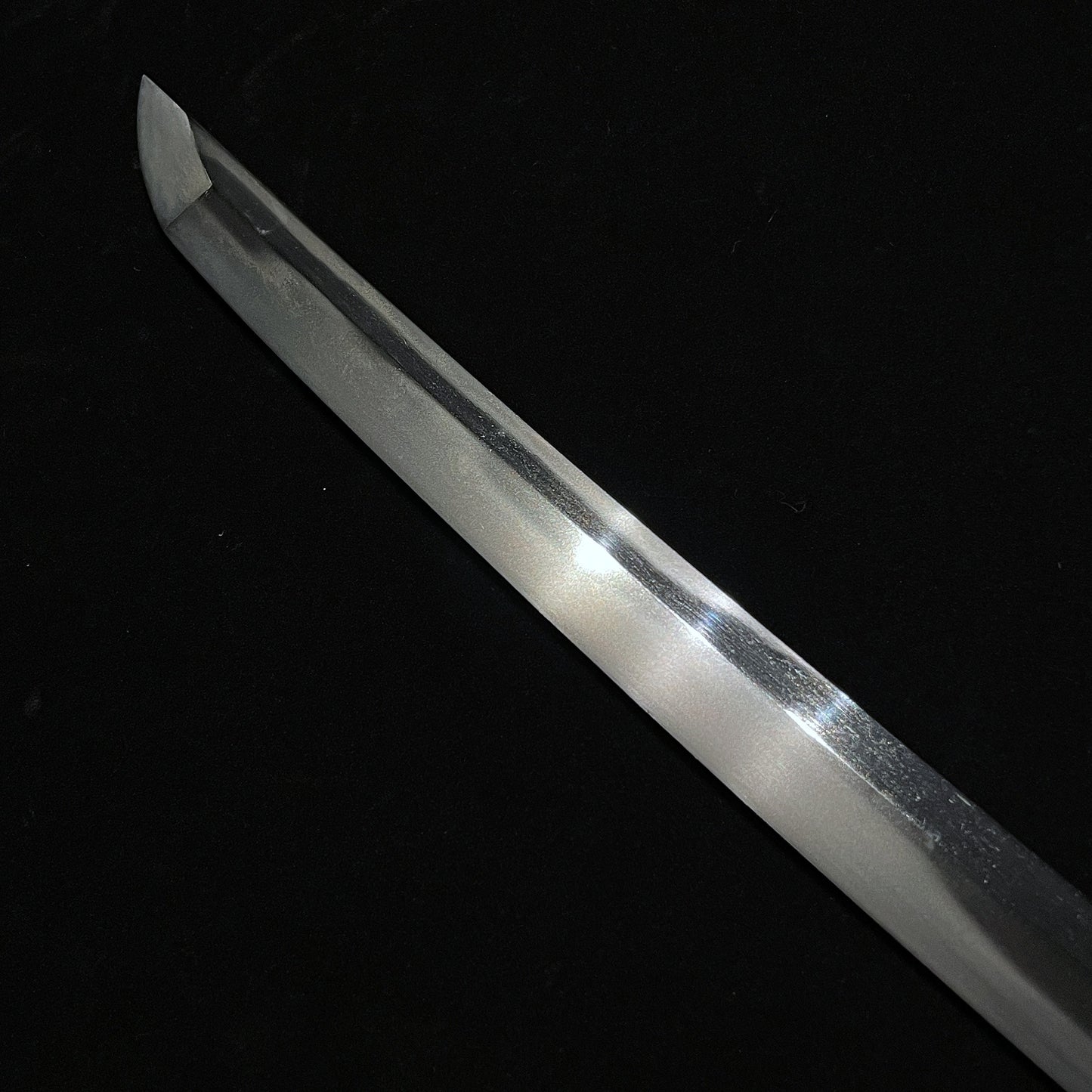 Muneyaki 棟焼 Long Wakizashi, Hizenkokuju Mutsunokami Tadayoshi 肥前国住陸奥守忠吉 signed