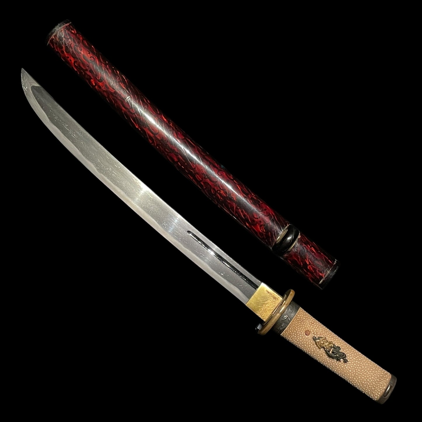 Hirazukuri Red Wakizashi 平造脇差, Dragon Lion Menuki 龍獅子目貫, Edo period mumei