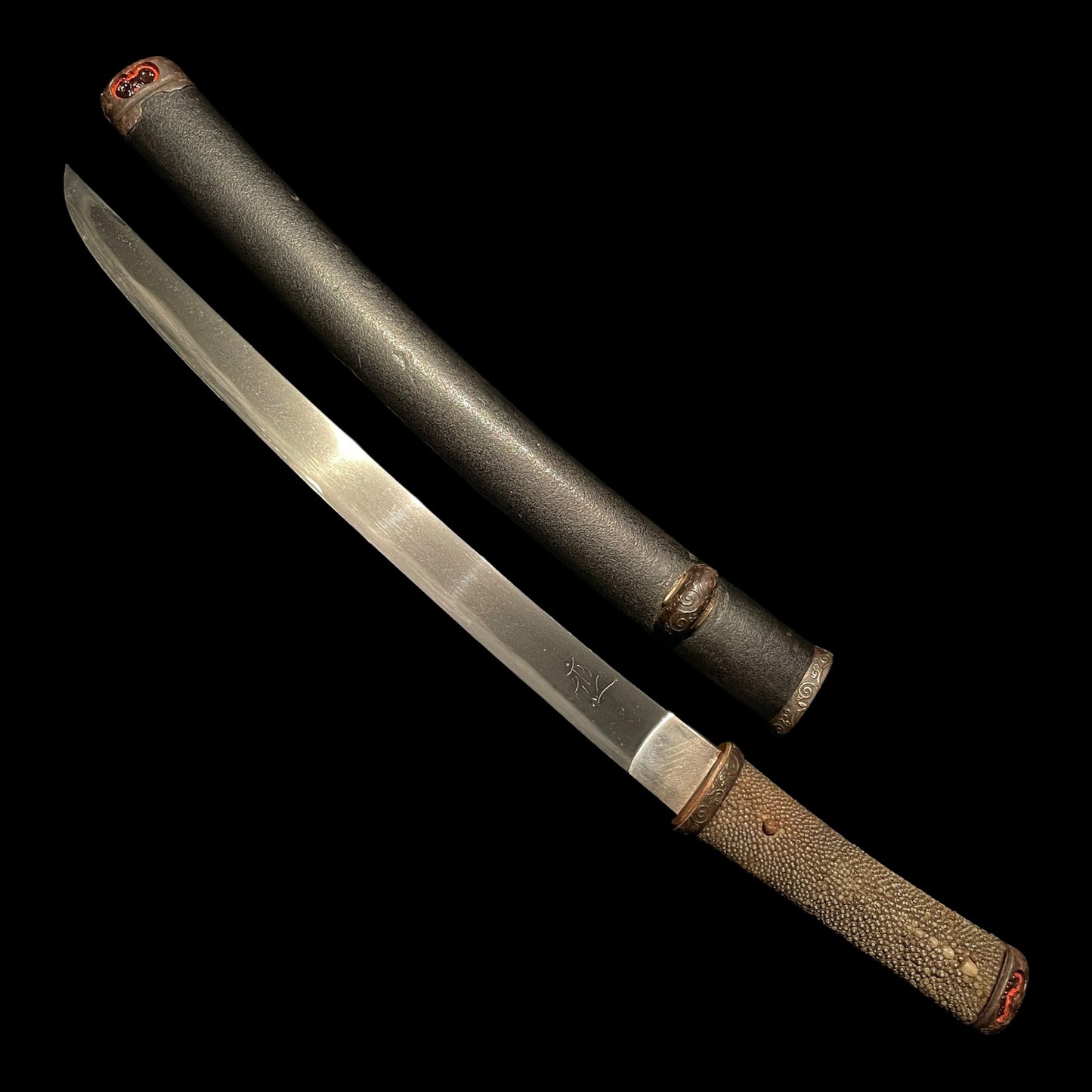 Aikuchi Koshirae Sunnobi-Tanto 合口拵寸延短刀, Bonji 梵字 blade, Edo period mumei