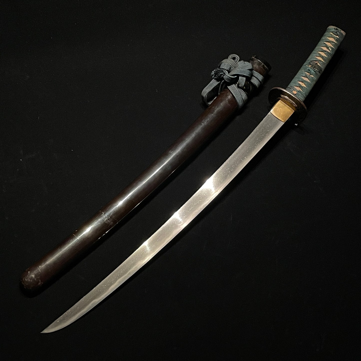 KATAKIRIHA-ZUKURI Kaifuto Wakizashi, with KOZUKA, Edo period mumei