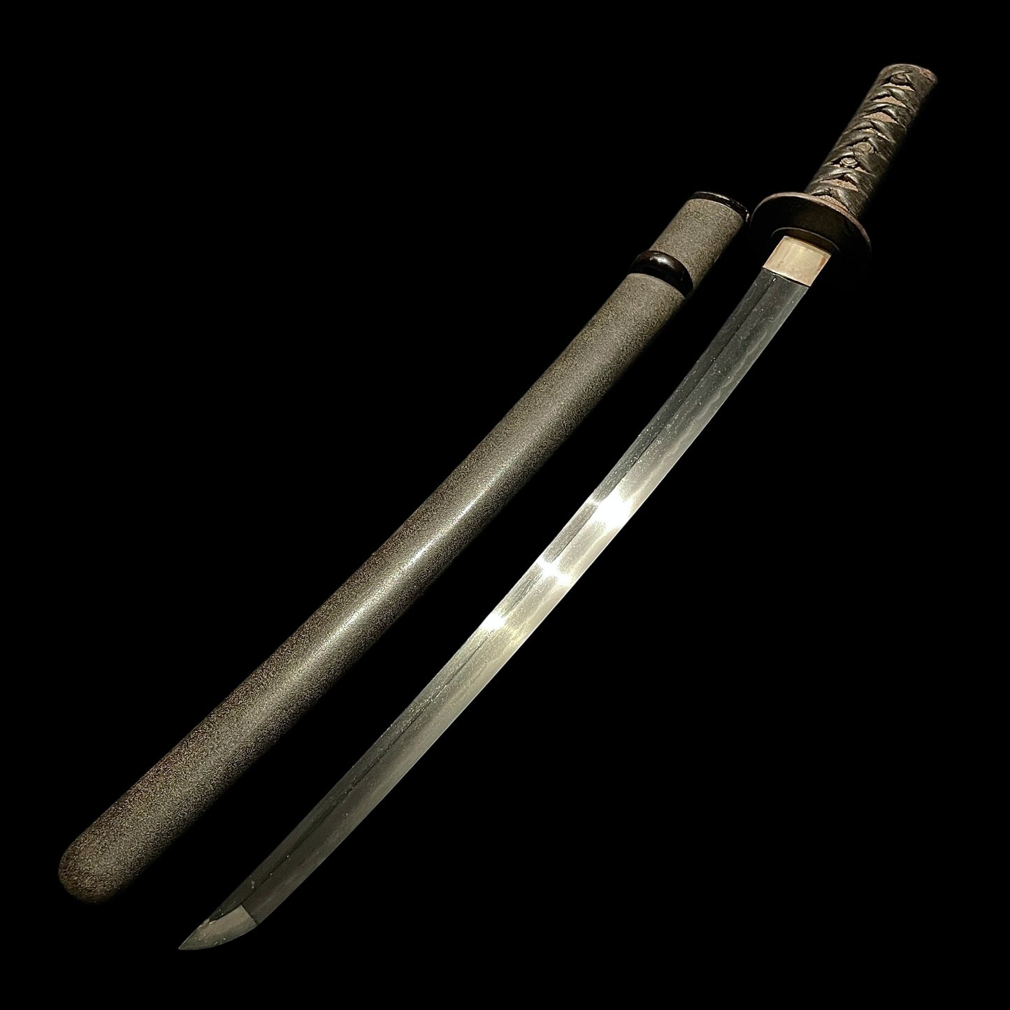 Short Wakizashi, Rinpo 輪宝 Menuki, Sadahiro 貞広 signed Tsuba, Edo period mumei