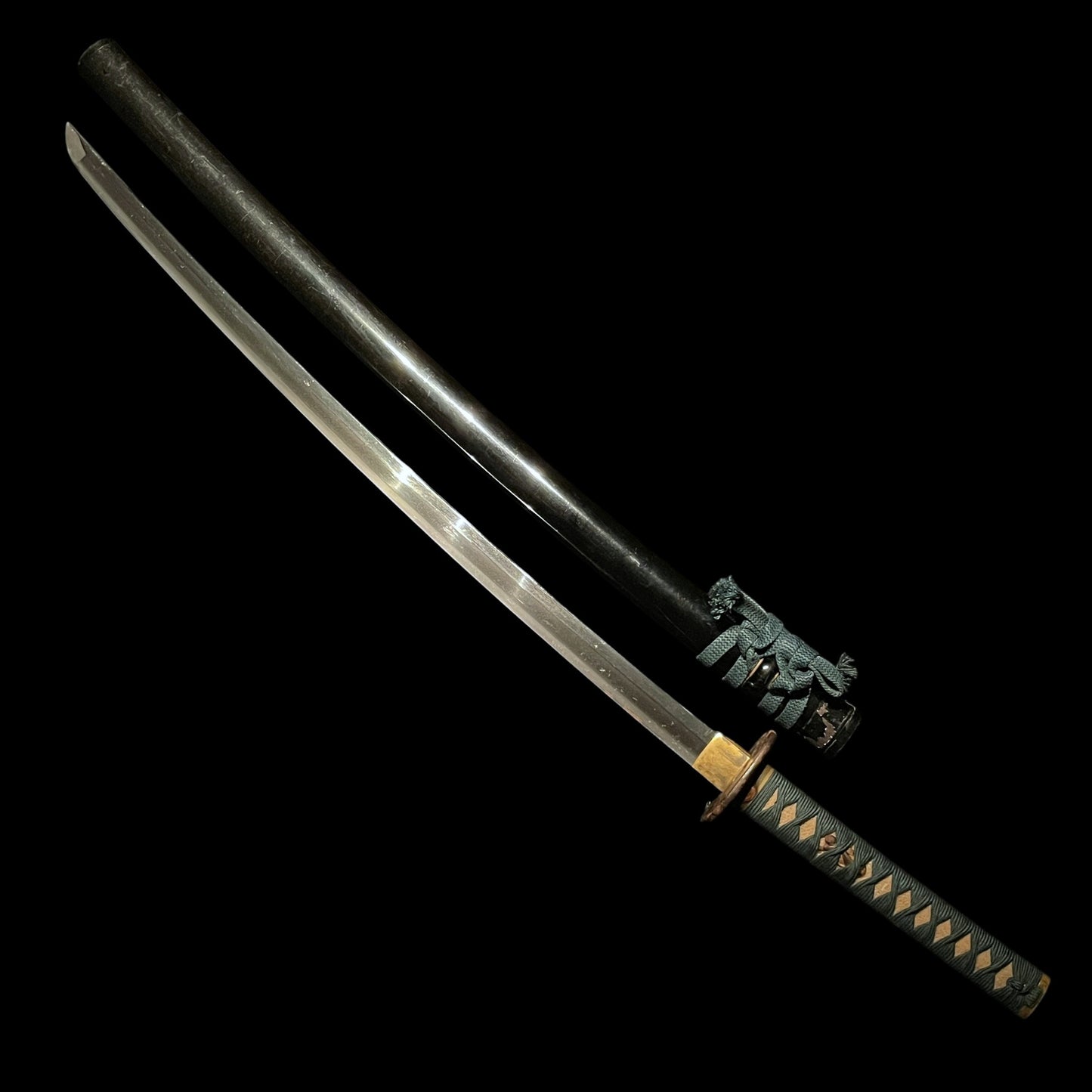 Bushuju Yasuyoshi 武州住安儀 signed KATANA, Mitsutomo 光朝 signed Daruma 達磨 Fuchikashira, Edo period