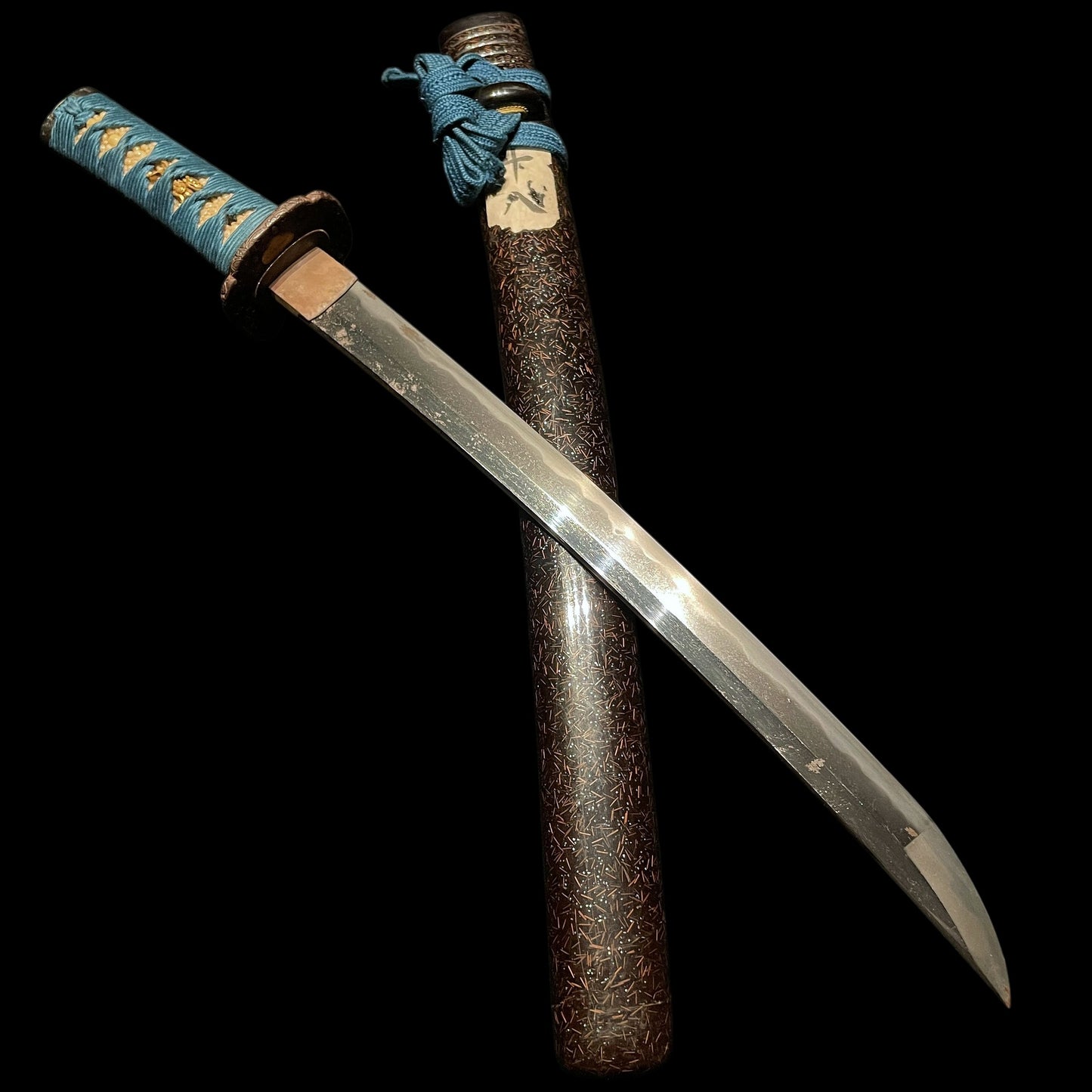 Large Kissaki Wakizashi, Shell Fuchikashira 貝縁頭, Edo period mumei