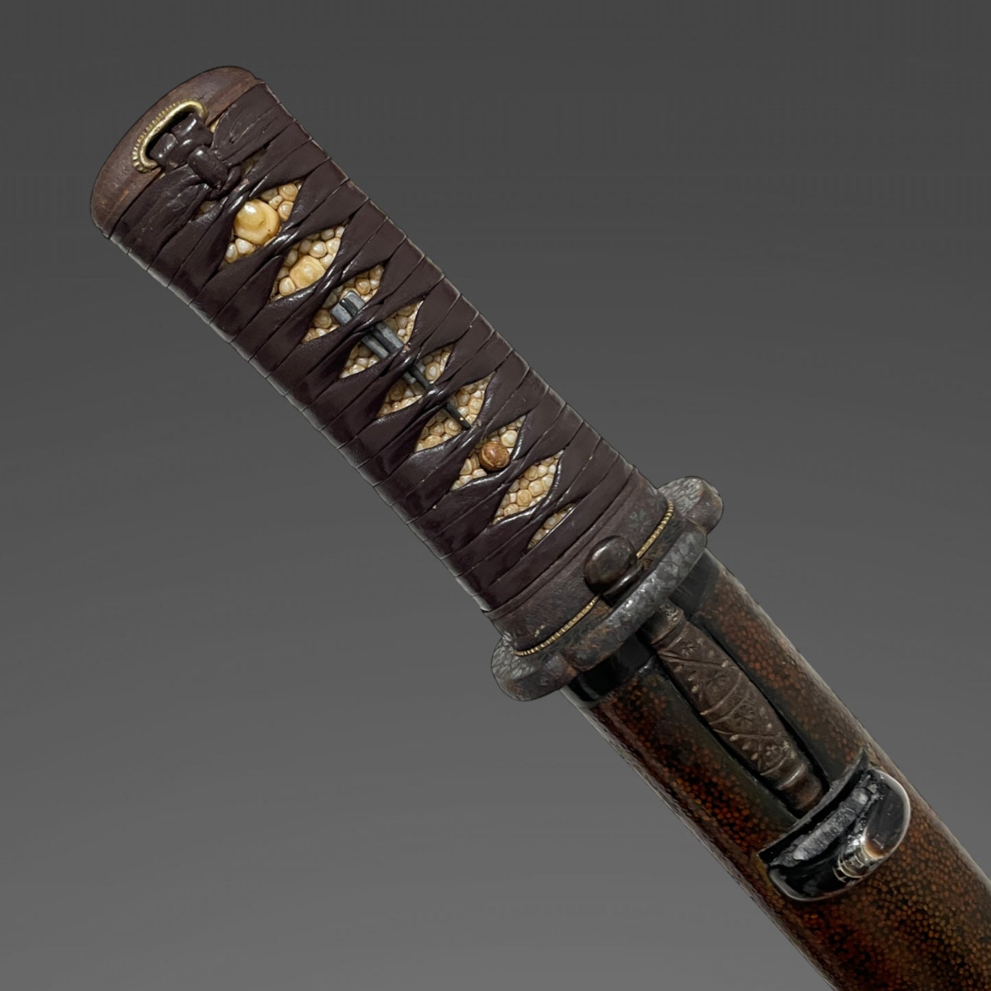 Kawarizukuri 変造り TANTO, with Kozuka Kogai, Natanenurisaya 菜種塗鞘, Edo period signed